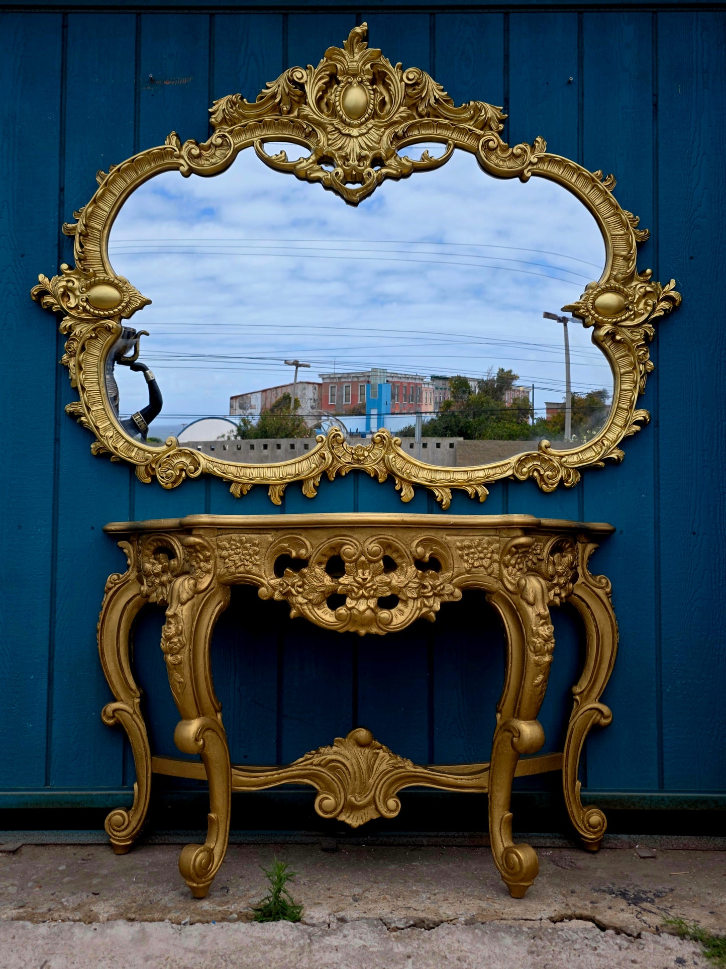 Elegant Gilded Baroque Mirror and Console 🌿🏛️🌿