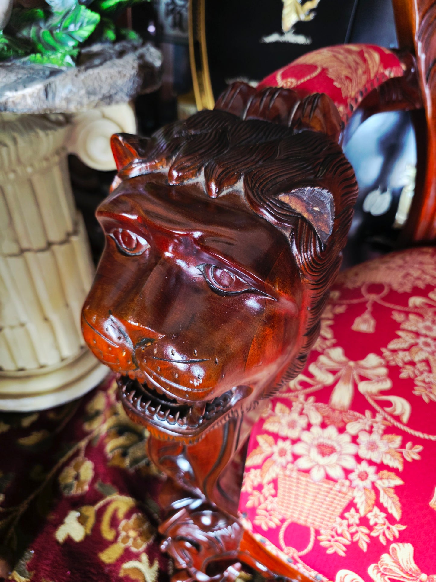 Hand-Carved Mahogany Throne Armchair - Power and Distinction 🪞🌿🪶