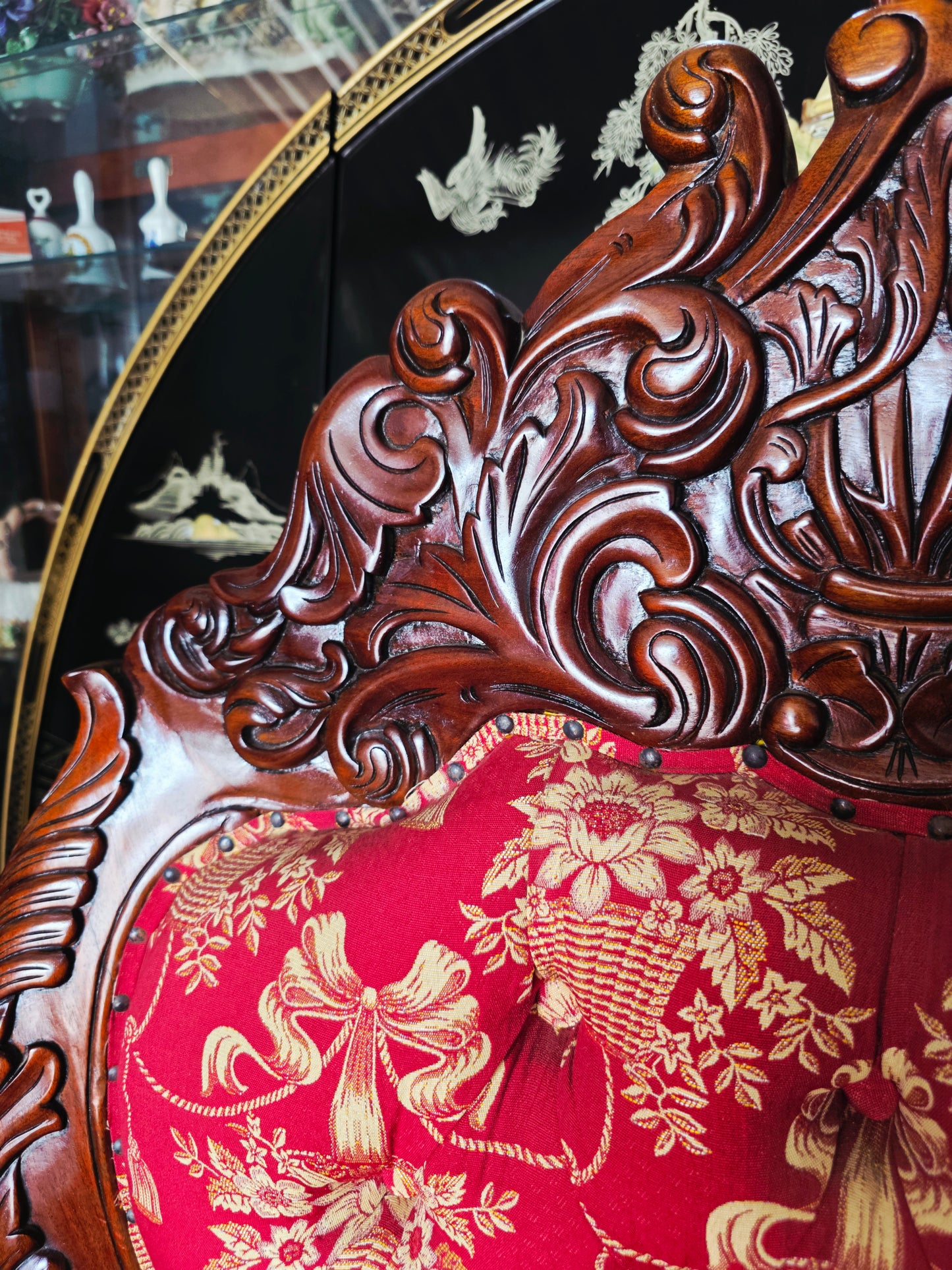Hand-Carved Mahogany Throne Armchair - Power and Distinction 🪞🌿🪶
