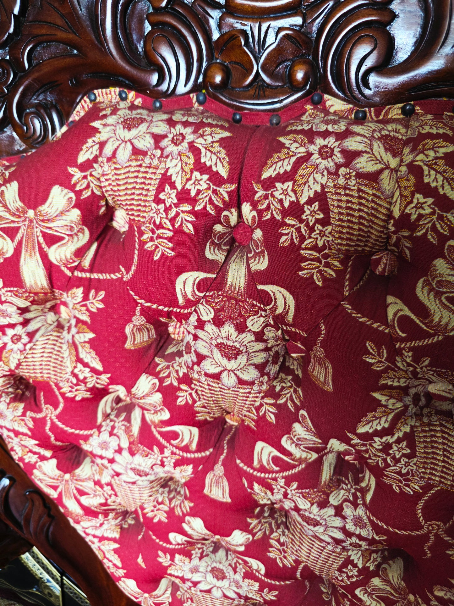 Hand-Carved Mahogany Throne Armchair - Power and Distinction 🪞🌿🪶