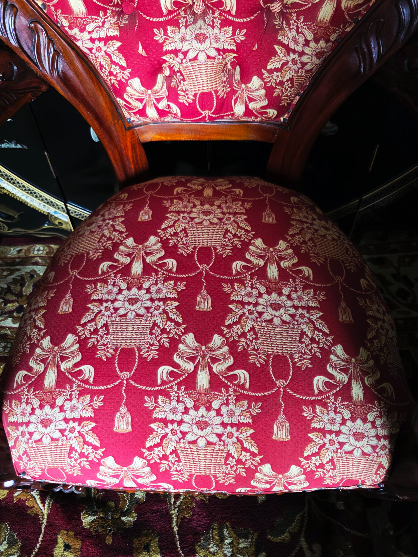 Hand-Carved Mahogany Throne Armchair - Power and Distinction 🪞🌿🪶