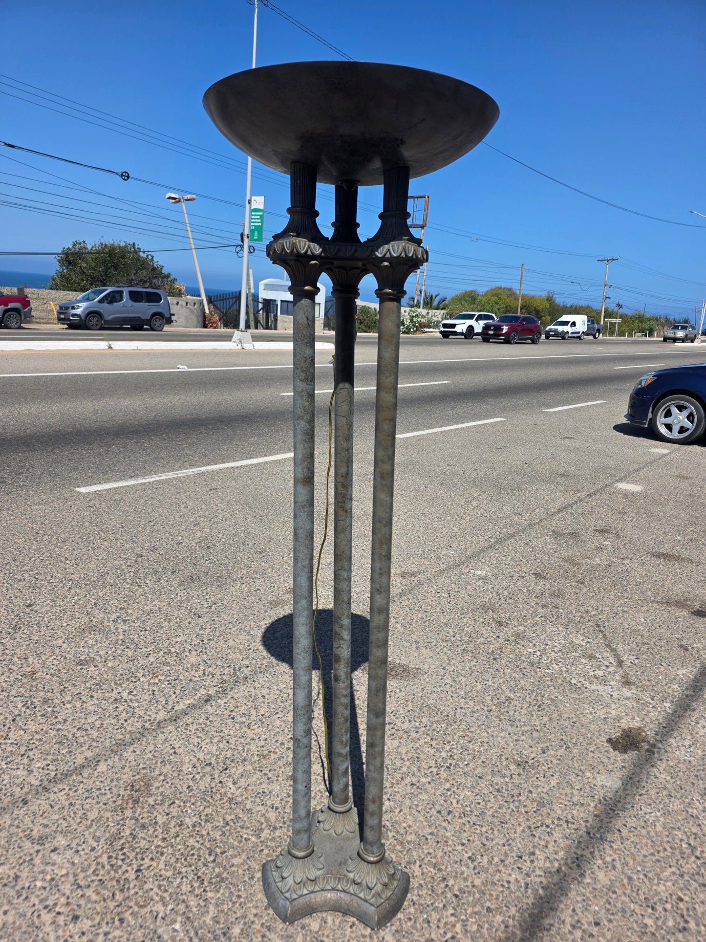 Torch Lamp in Metal 🌿🏛️🌿