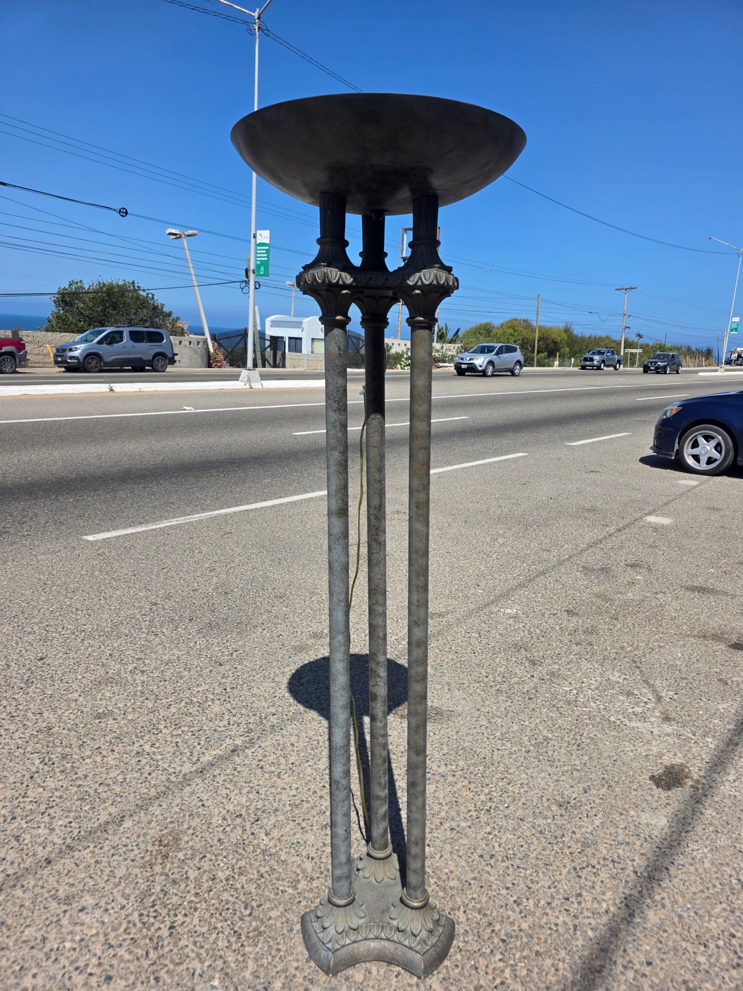 Torch Lamp in Metal 🌿🏛️🌿