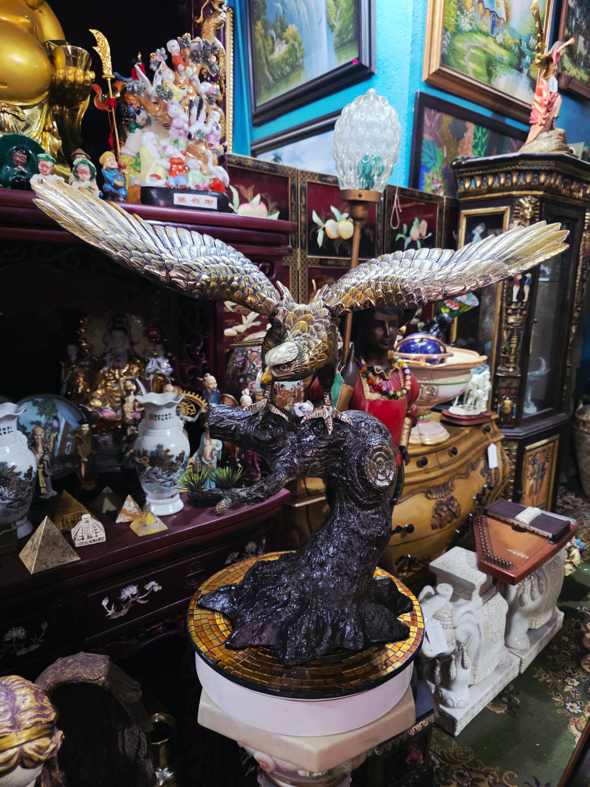 Escultura de Halcón en Metal🦅