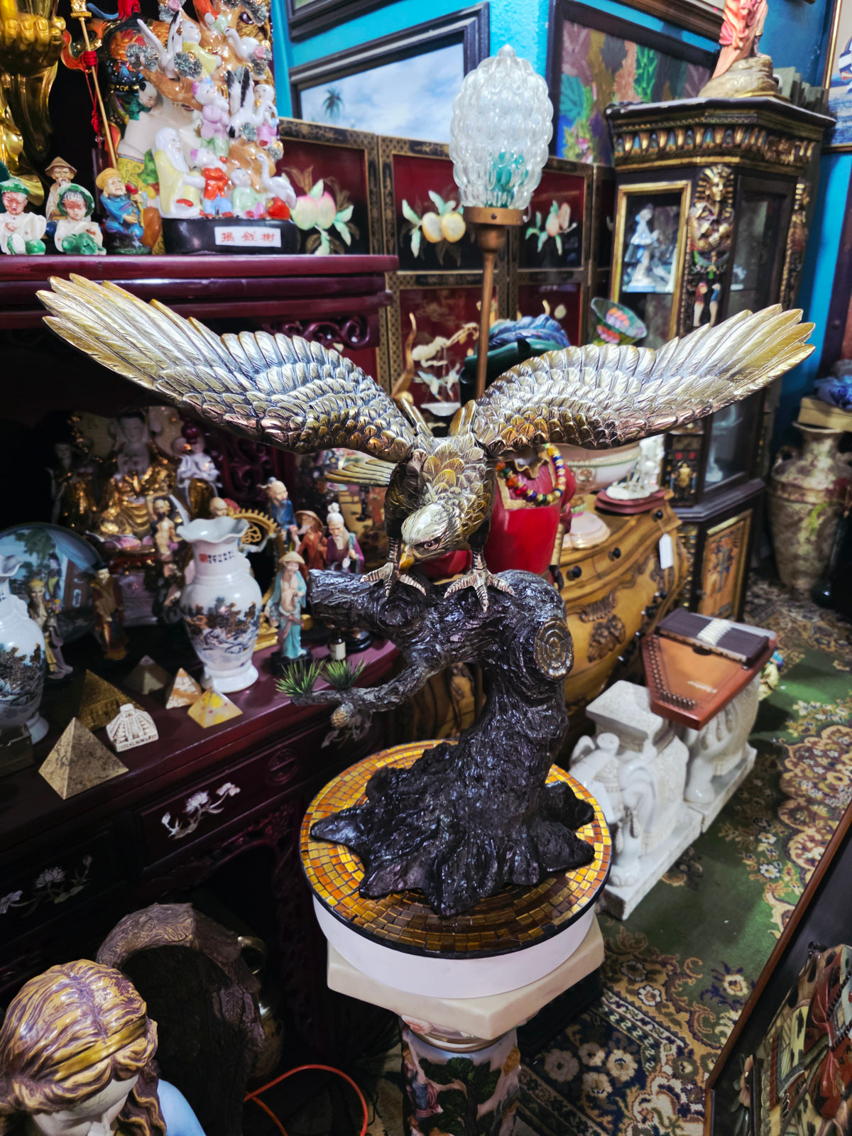 Escultura de Halcón en Metal🦅