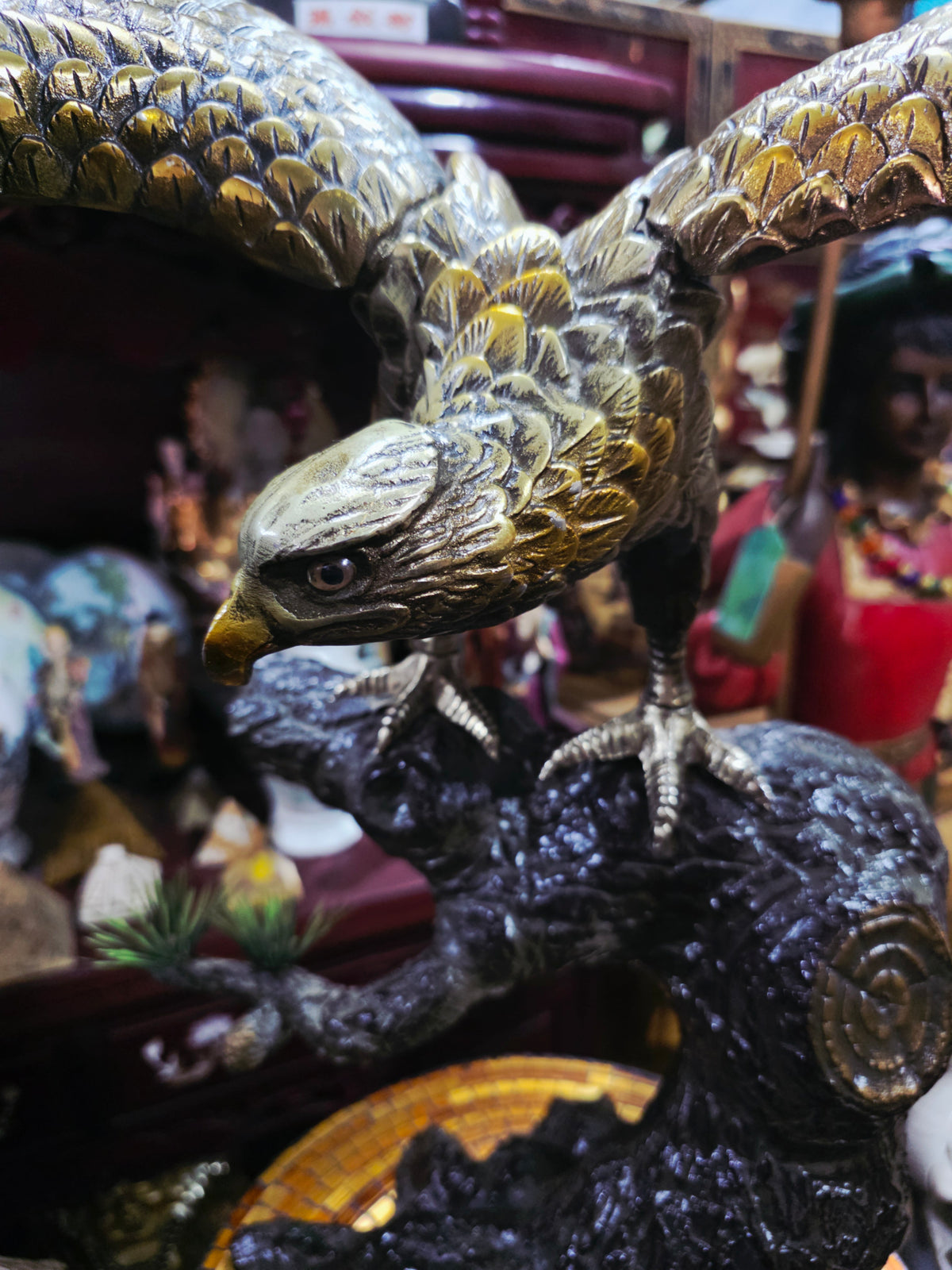 Escultura de Halcón en Metal🦅