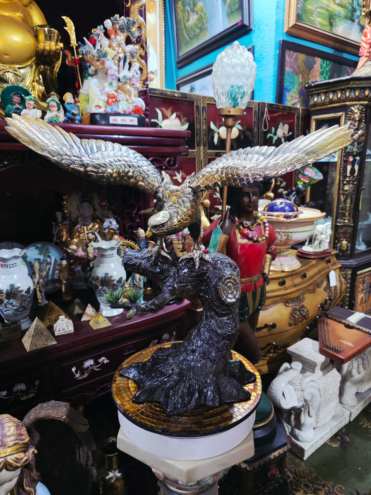 Escultura de Halcón en Metal🦅