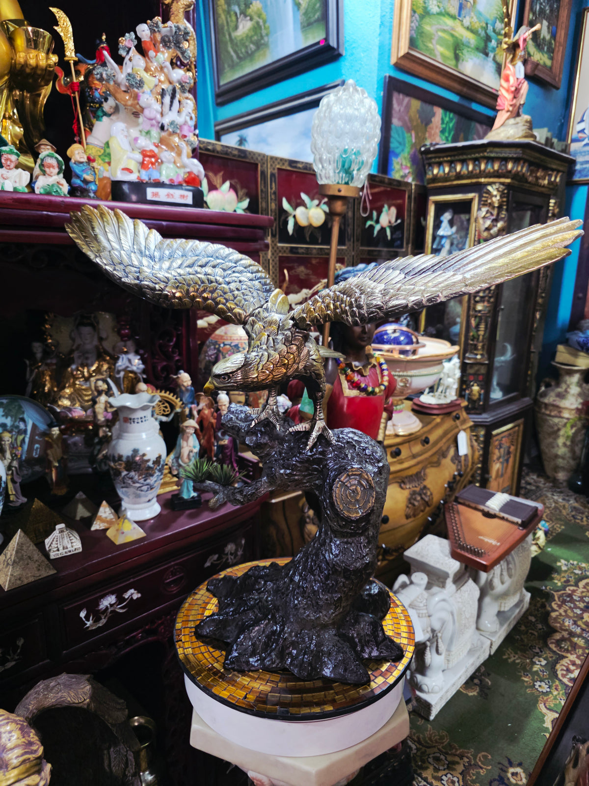 Escultura de Halcón en Metal🦅