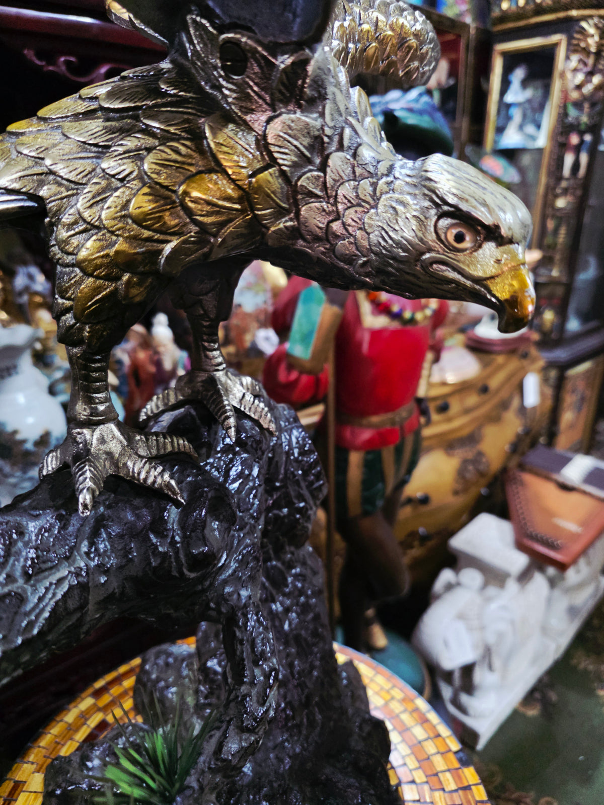 Escultura de Halcón en Metal🦅