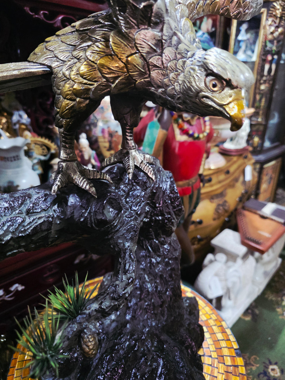 Escultura de Halcón en Metal🦅