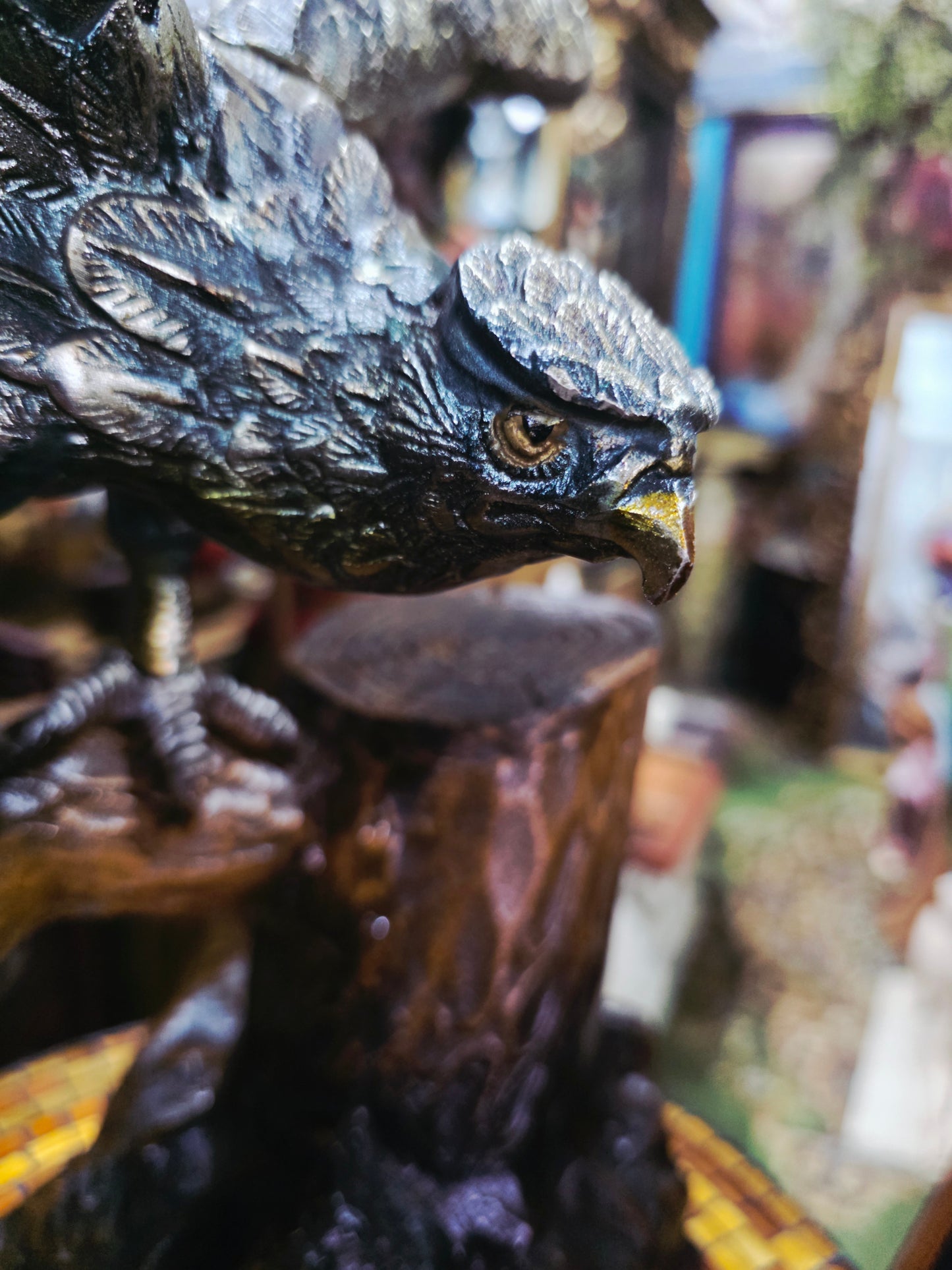 Hawk Sculpture Perched on a Tree Trunk – Art with Majestic Detail🦅