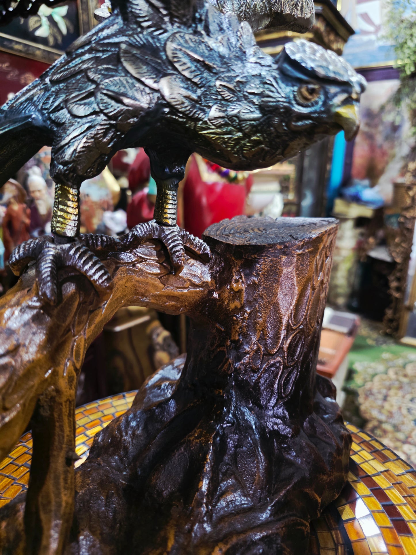 Hawk Sculpture Perched on a Tree Trunk – Art with Majestic Detail🦅