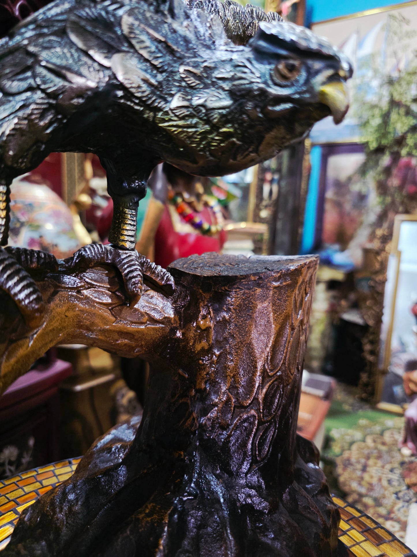 Hawk Sculpture Perched on a Tree Trunk – Art with Majestic Detail🦅
