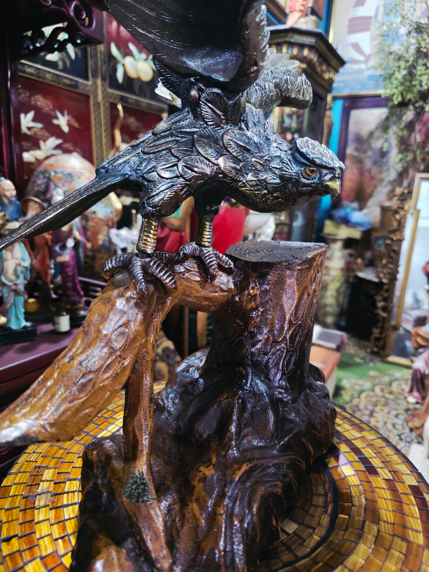 Hawk Sculpture Perched on a Tree Trunk – Art with Majestic Detail🦅