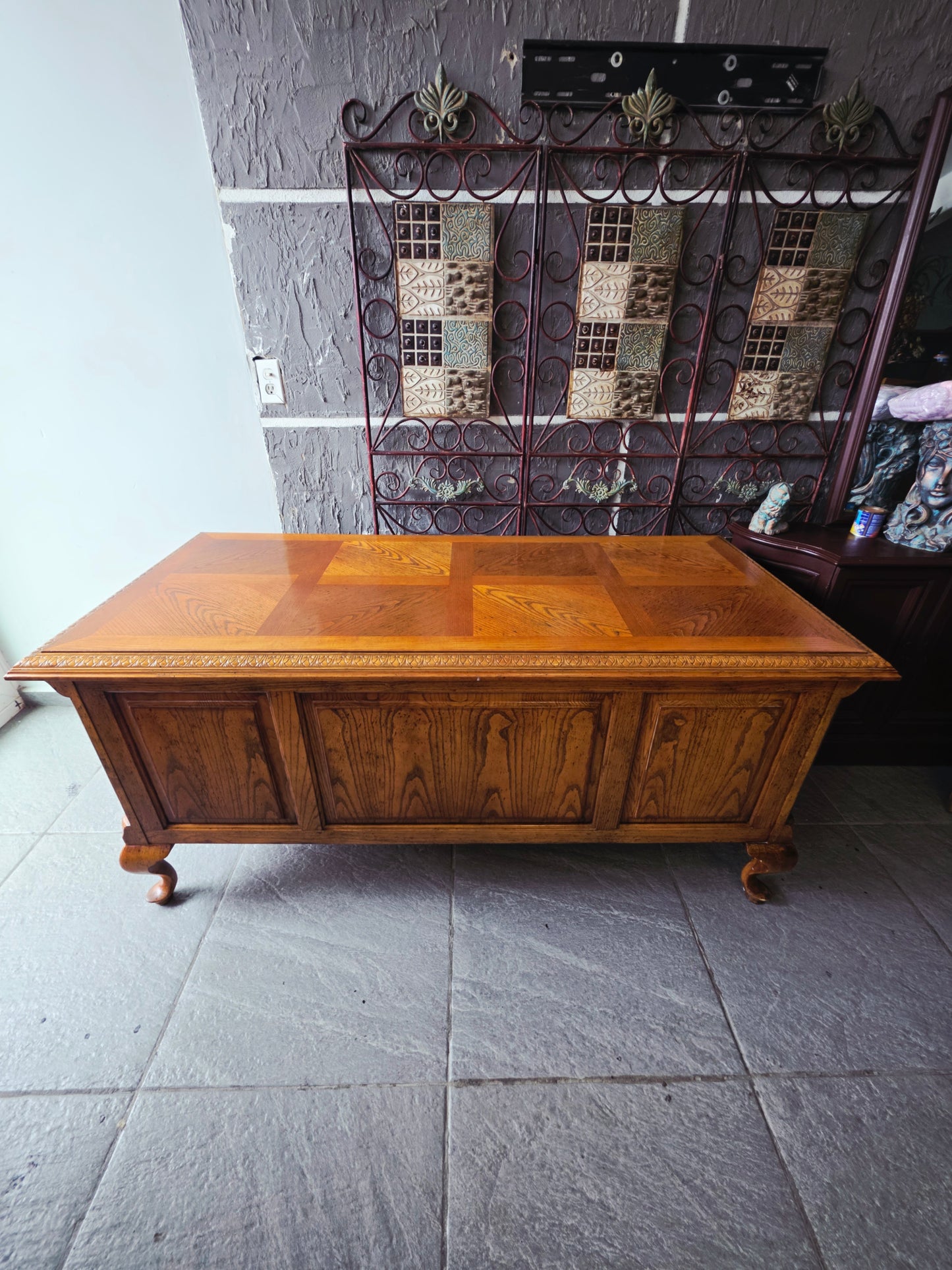 Bernhardt Flair Division Desk – Queen Anne Revival (1970s) 🪶⚜️🕊️