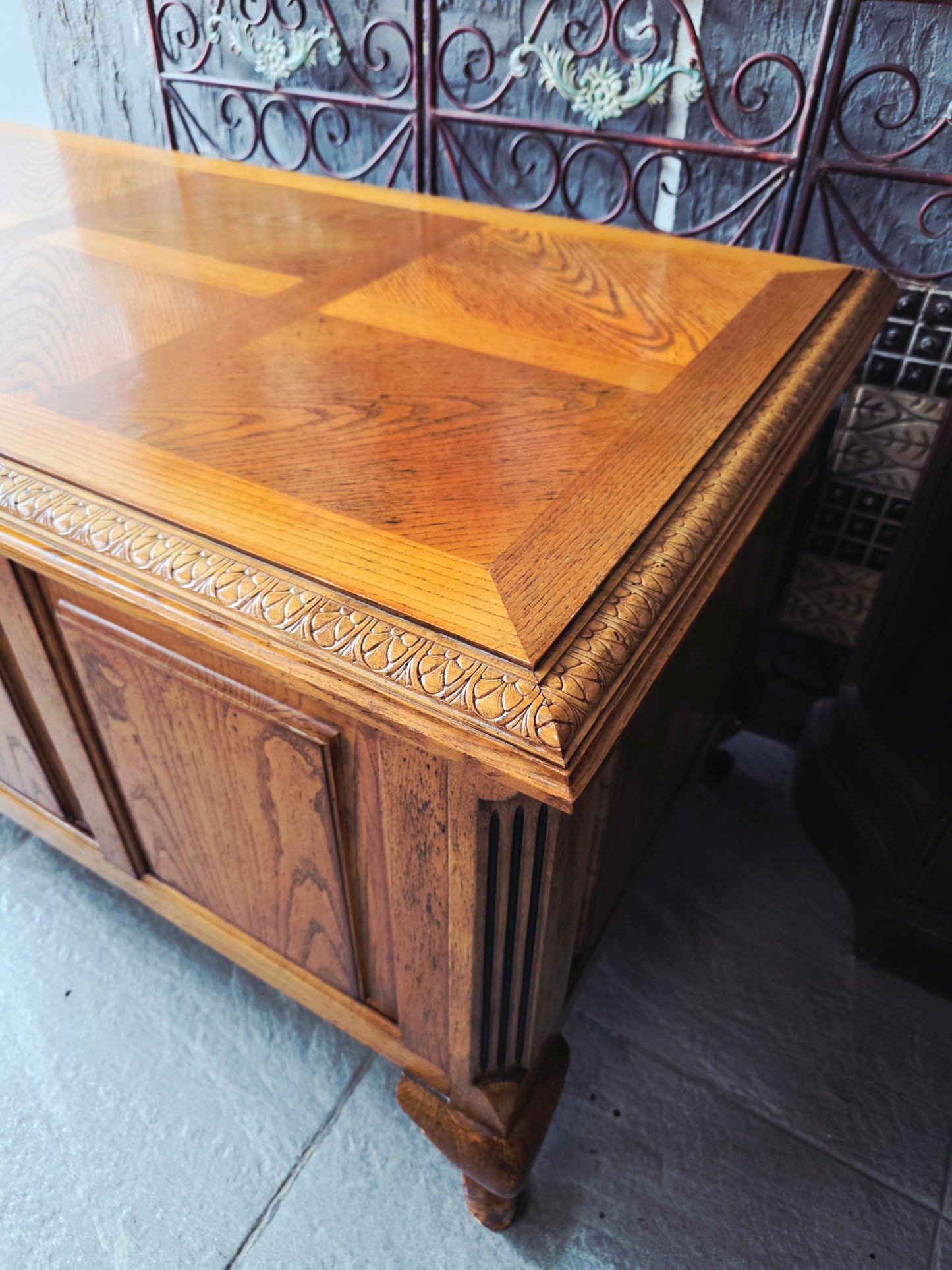 Bernhardt Flair Division Desk – Queen Anne Revival (1970s) 🪶⚜️🕊️