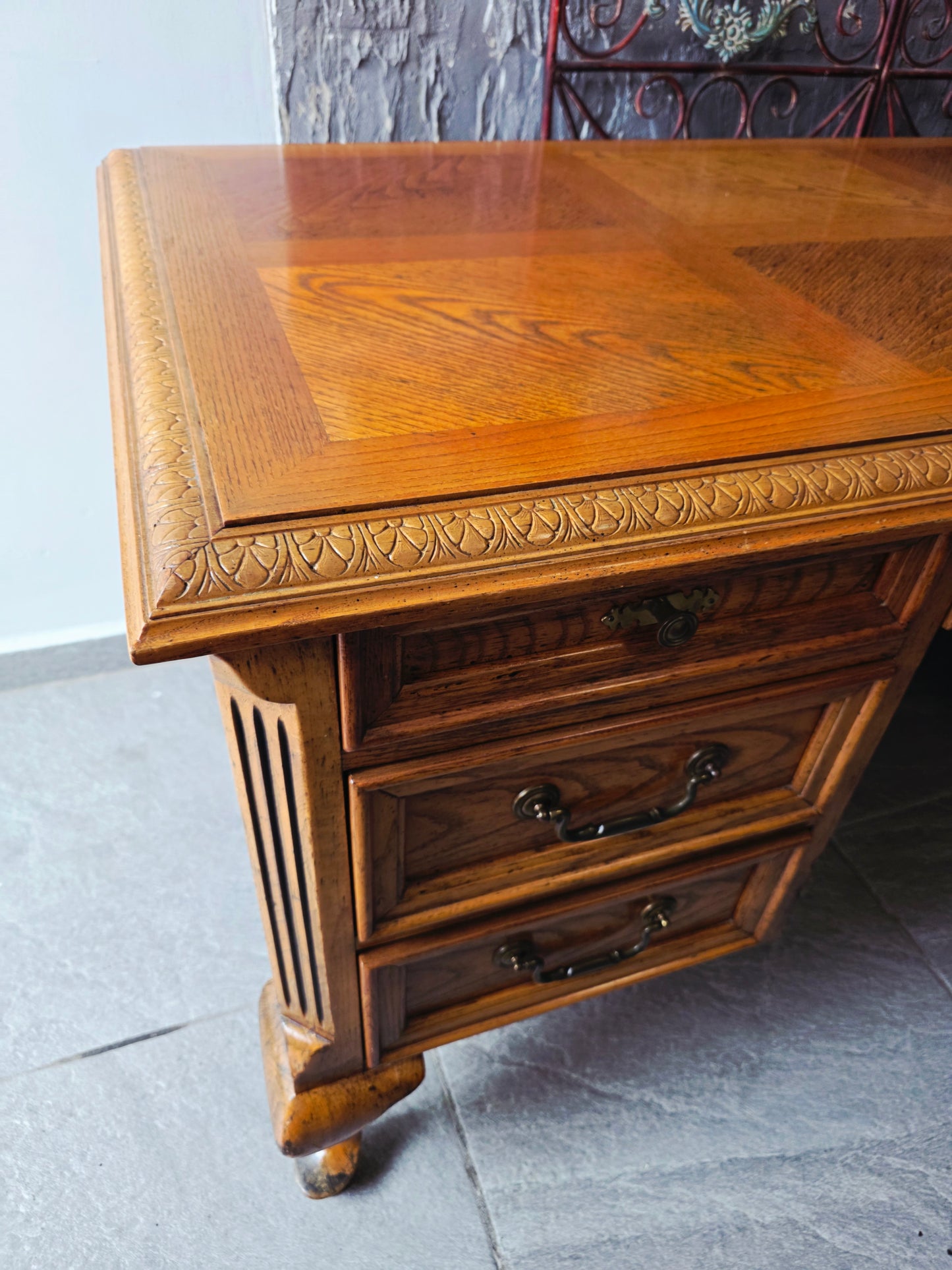 Bernhardt Flair Division Desk – Queen Anne Revival (1970s) 🪶⚜️🕊️
