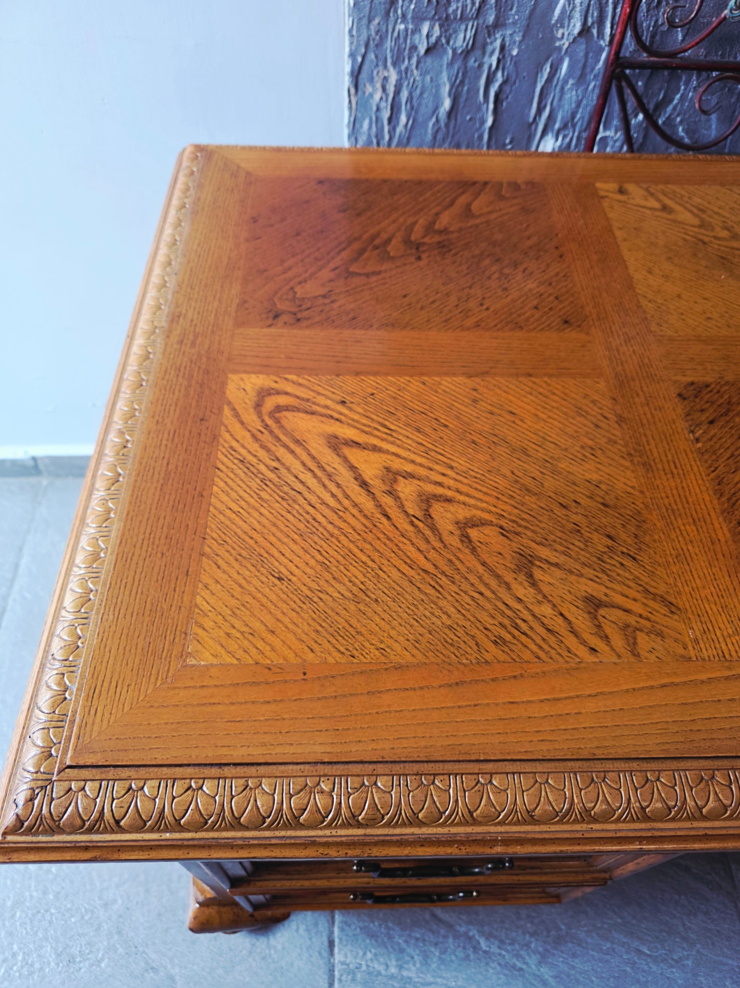Bernhardt Flair Division Desk – Queen Anne Revival (1970s) 🪶⚜️🕊️
