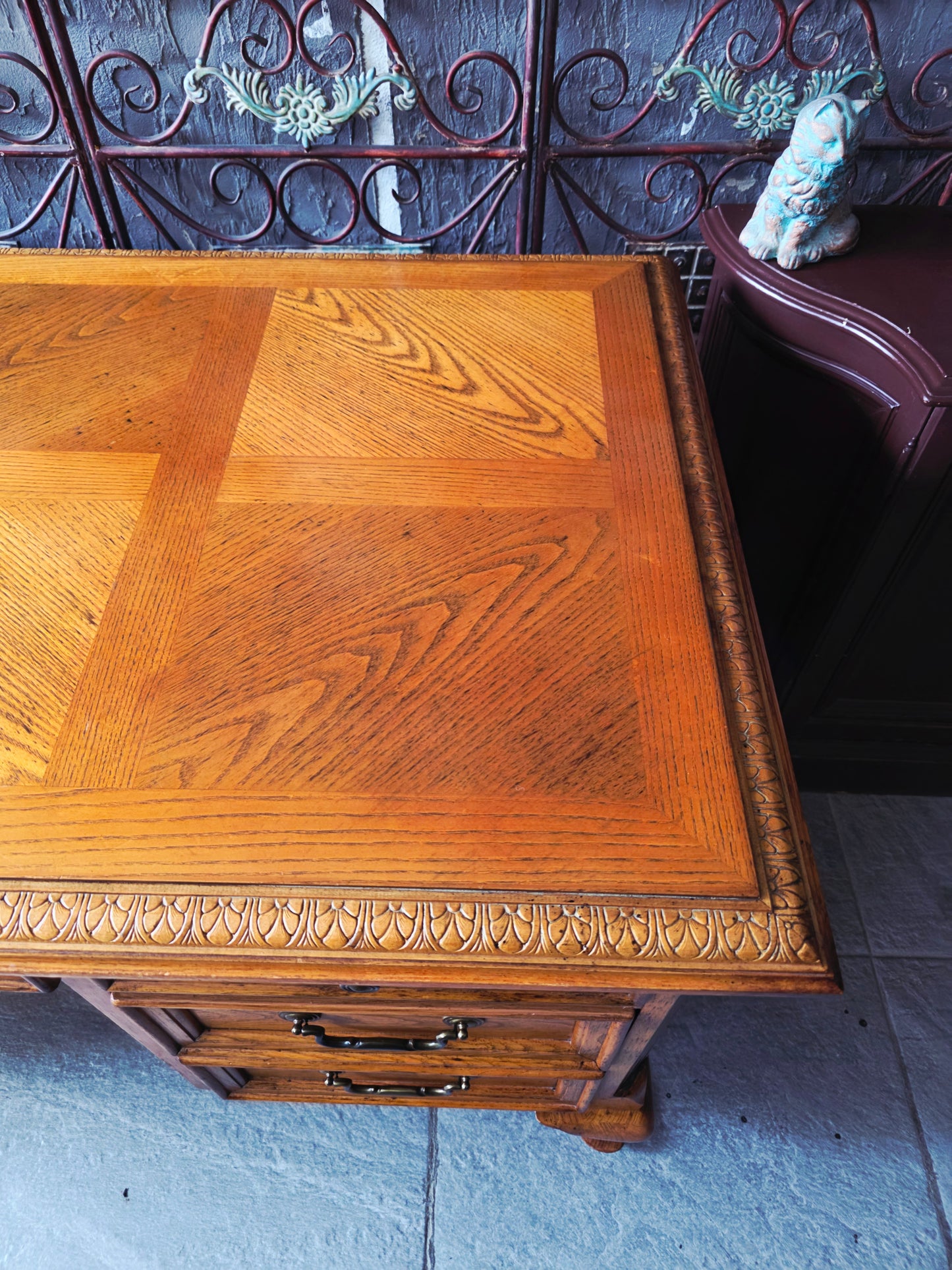 Bernhardt Flair Division Desk – Queen Anne Revival (1970s) 🪶⚜️🕊️