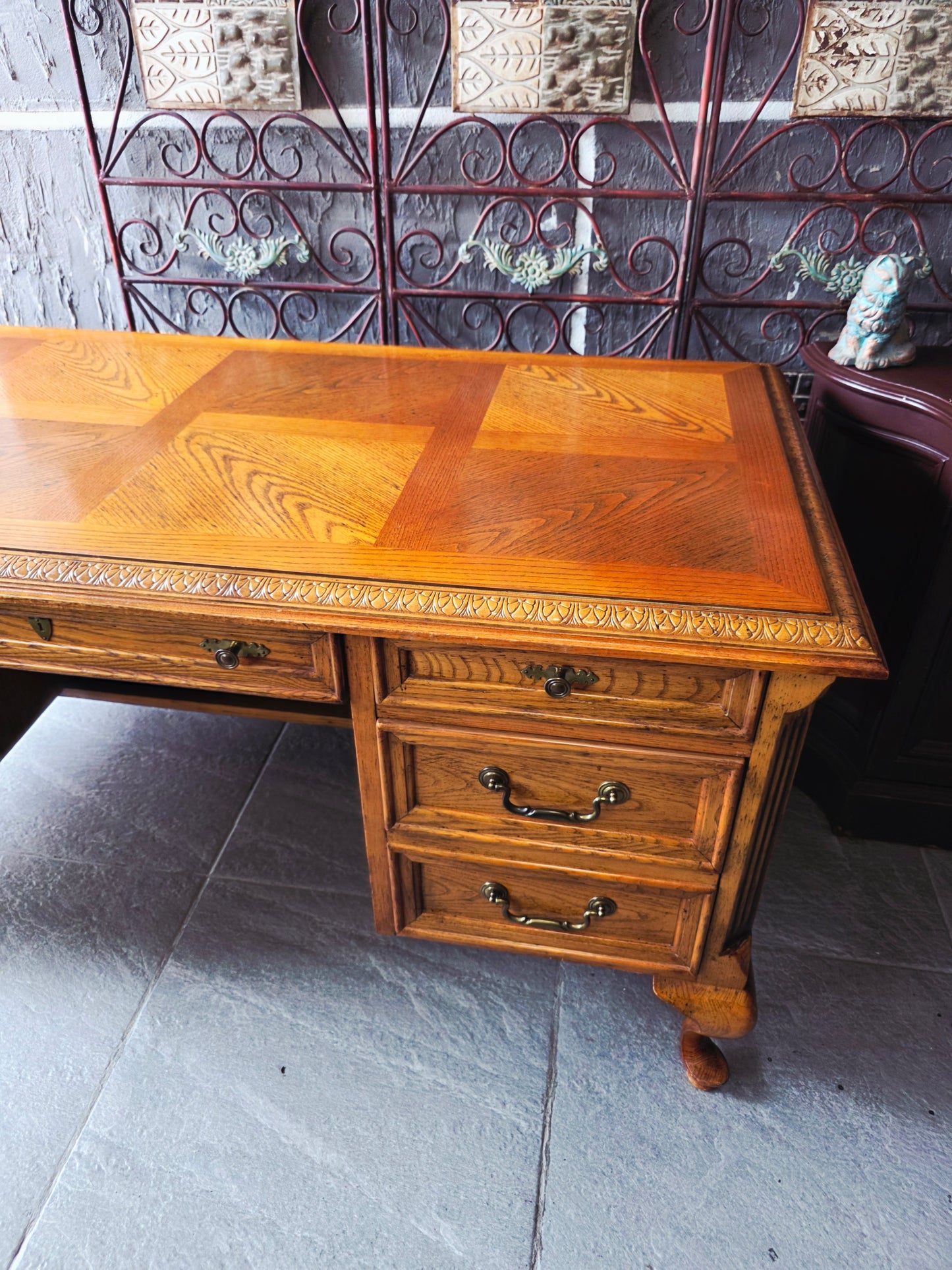 Bernhardt Flair Division Desk – Queen Anne Revival (1970s) 🪶⚜️🕊️