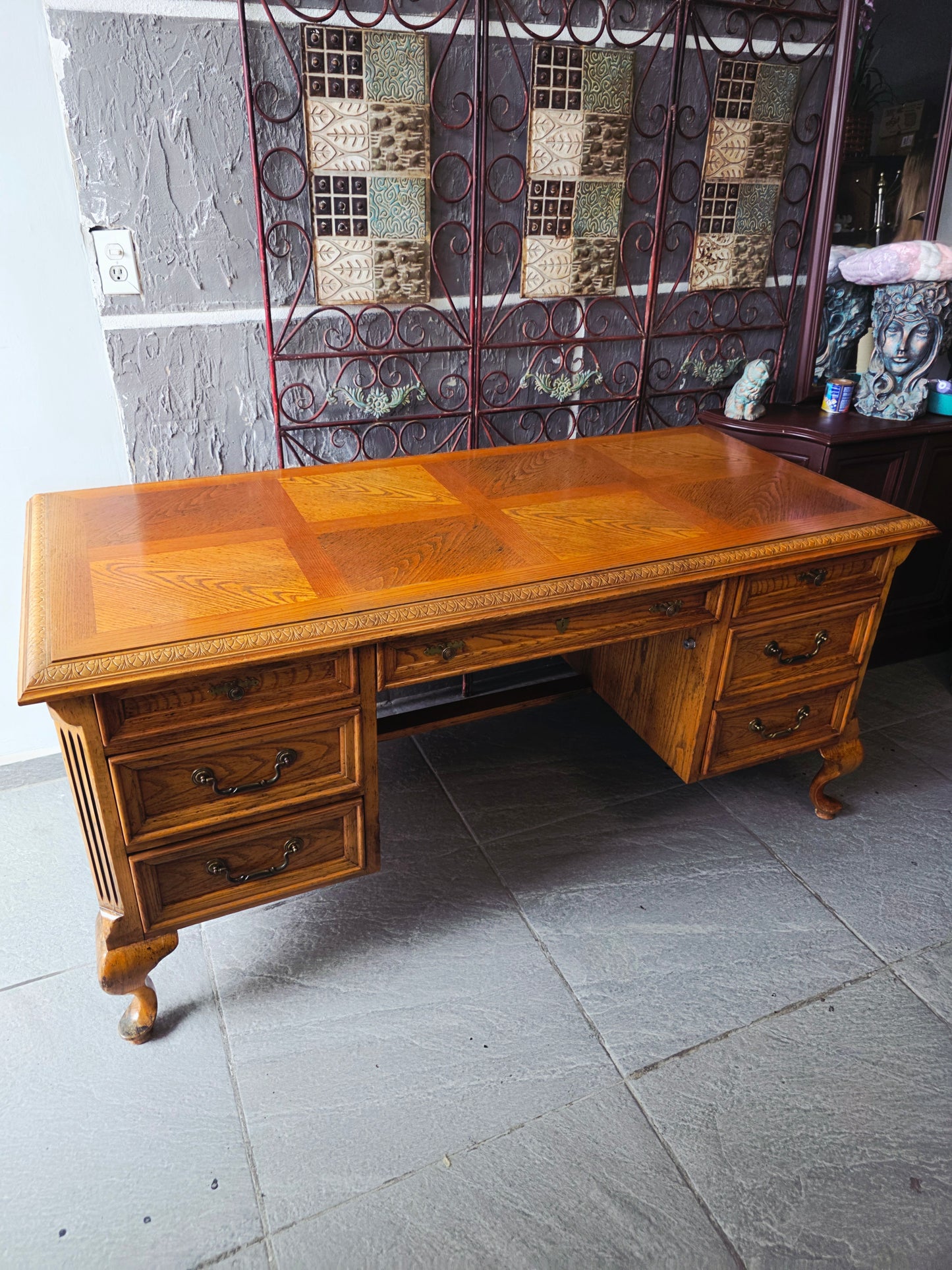 Bernhardt Flair Division Desk – Queen Anne Revival (1970s) 🪶⚜️🕊️