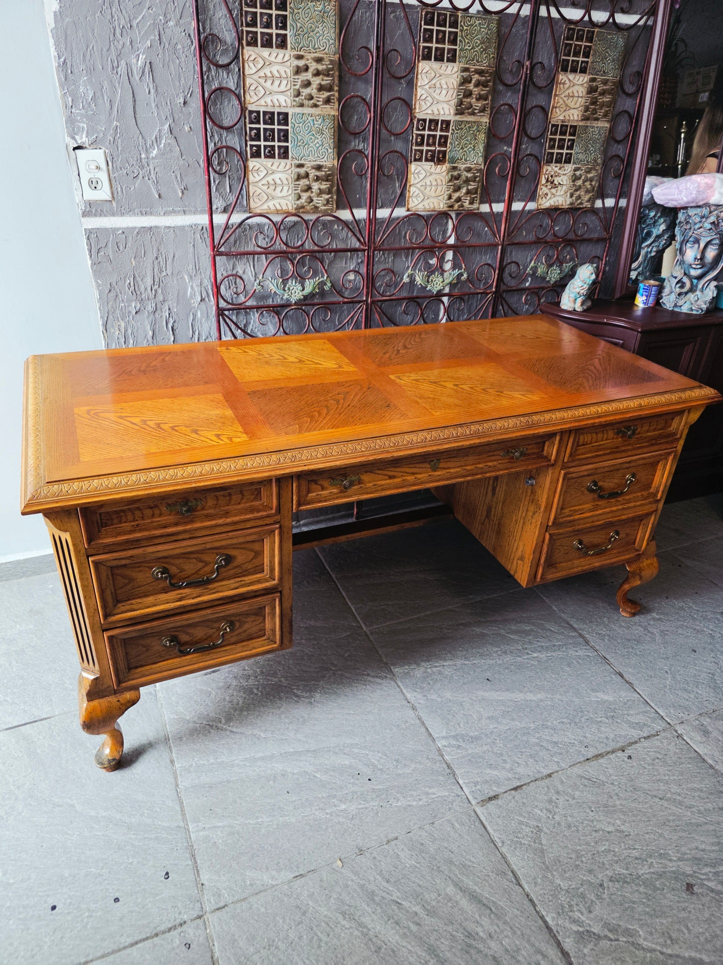 Bernhardt Flair Division Desk – Queen Anne Revival (1970s) 🪶⚜️🕊️