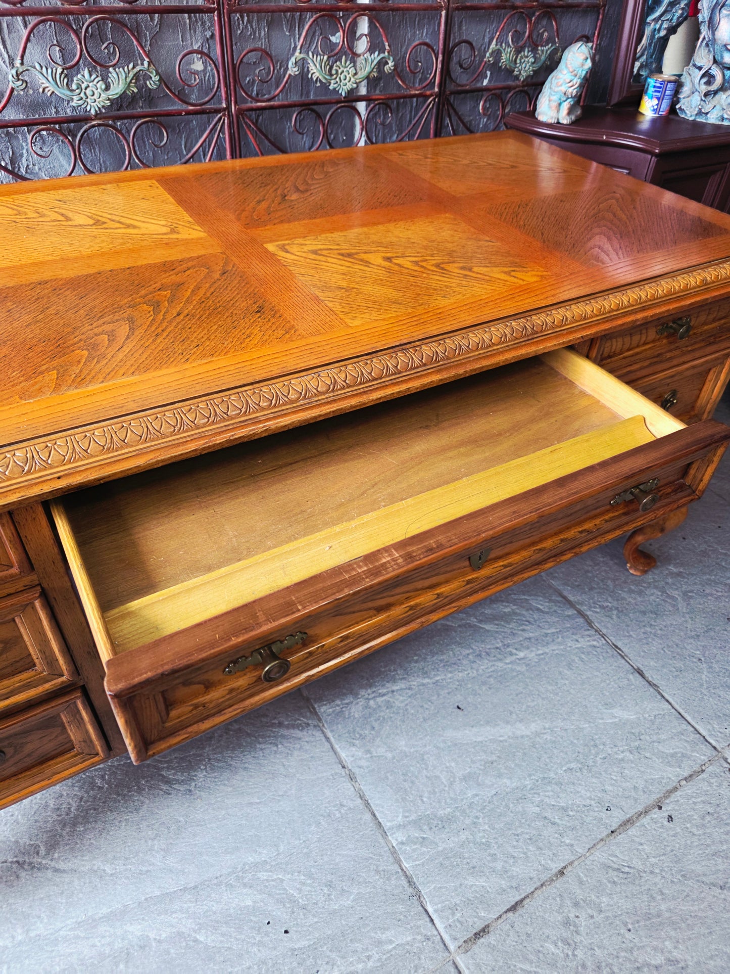 Bernhardt Flair Division Desk – Queen Anne Revival (1970s) 🪶⚜️🕊️