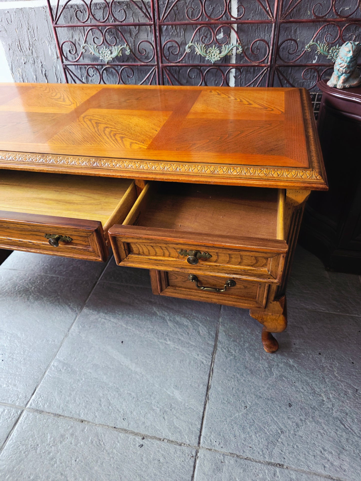 Bernhardt Flair Division Desk – Queen Anne Revival (1970s) 🪶⚜️🕊️