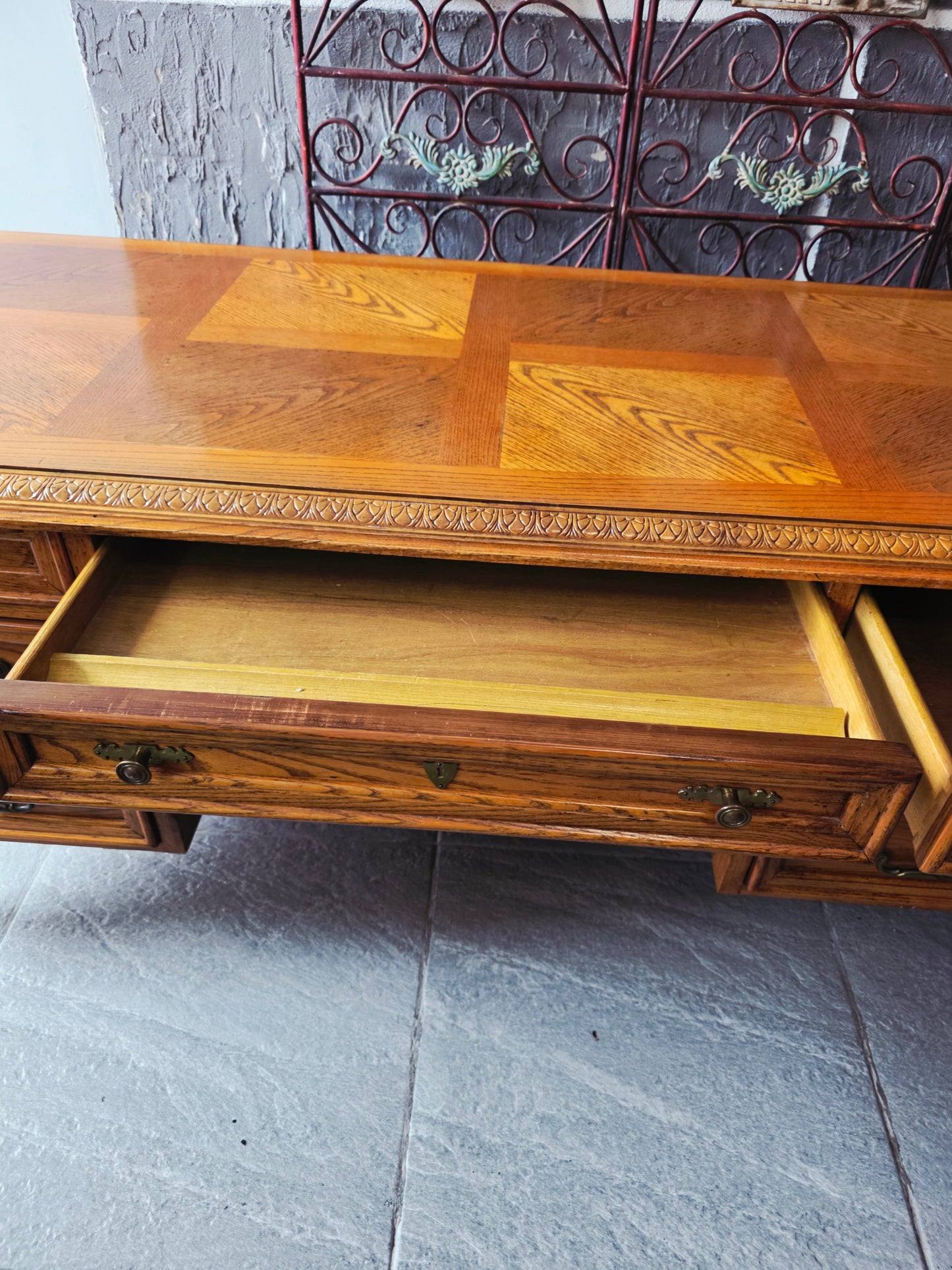 Bernhardt Flair Division Desk – Queen Anne Revival (1970s) 🪶⚜️🕊️