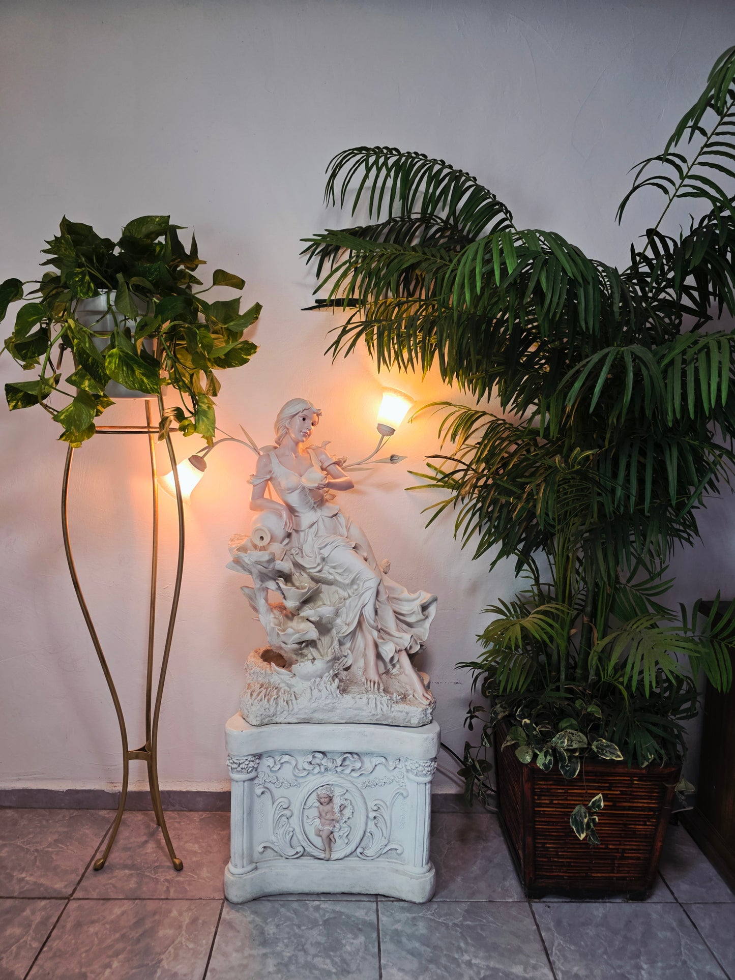 Fuente Escultorica Clasica con Figura Decorativa🕊️🎨✨