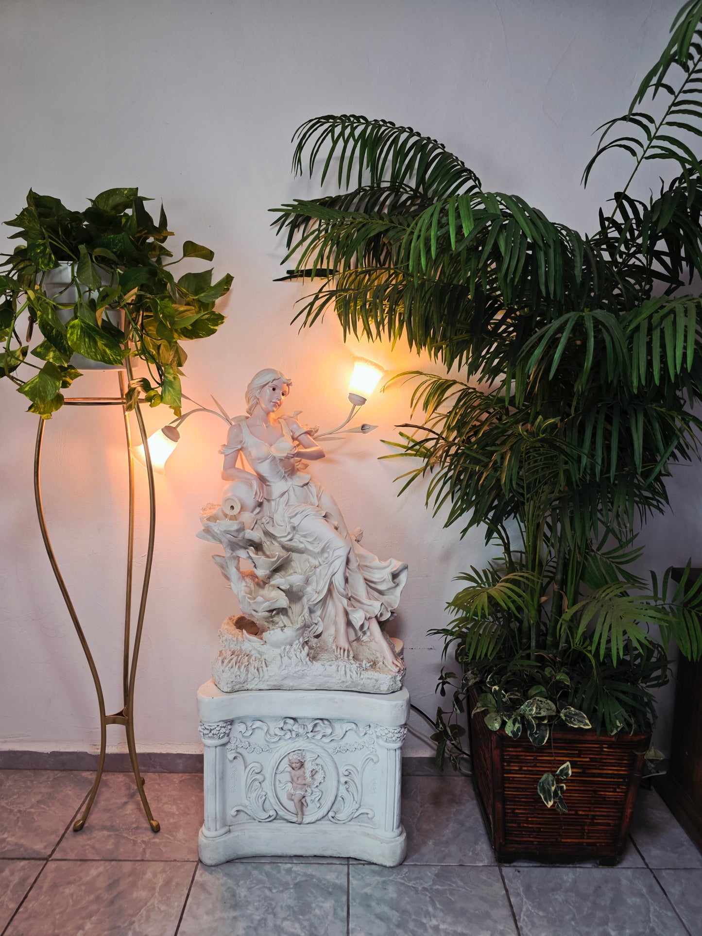 Fuente Escultorica Clasica con Figura Decorativa🕊️🎨✨