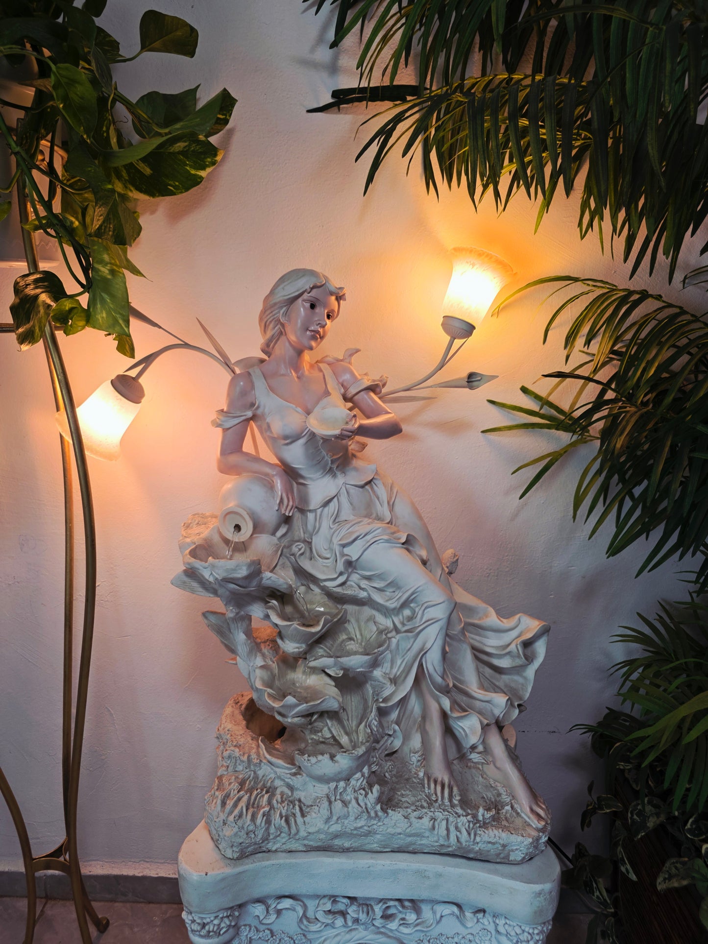 Fuente Escultorica Clasica con Figura Decorativa🕊️🎨✨