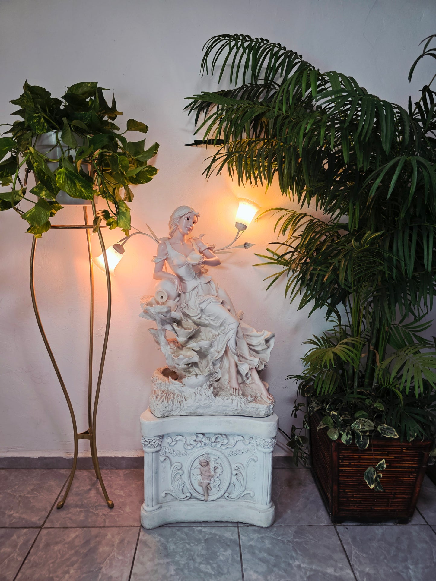 Fuente Escultorica Clasica con Figura Decorativa🕊️🎨✨