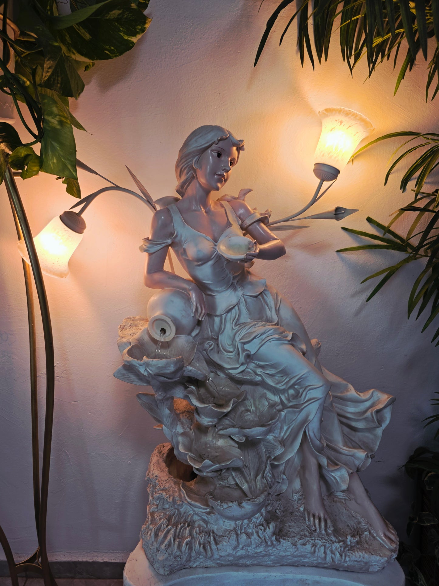 Fuente Escultorica Clasica con Figura Decorativa🕊️🎨✨