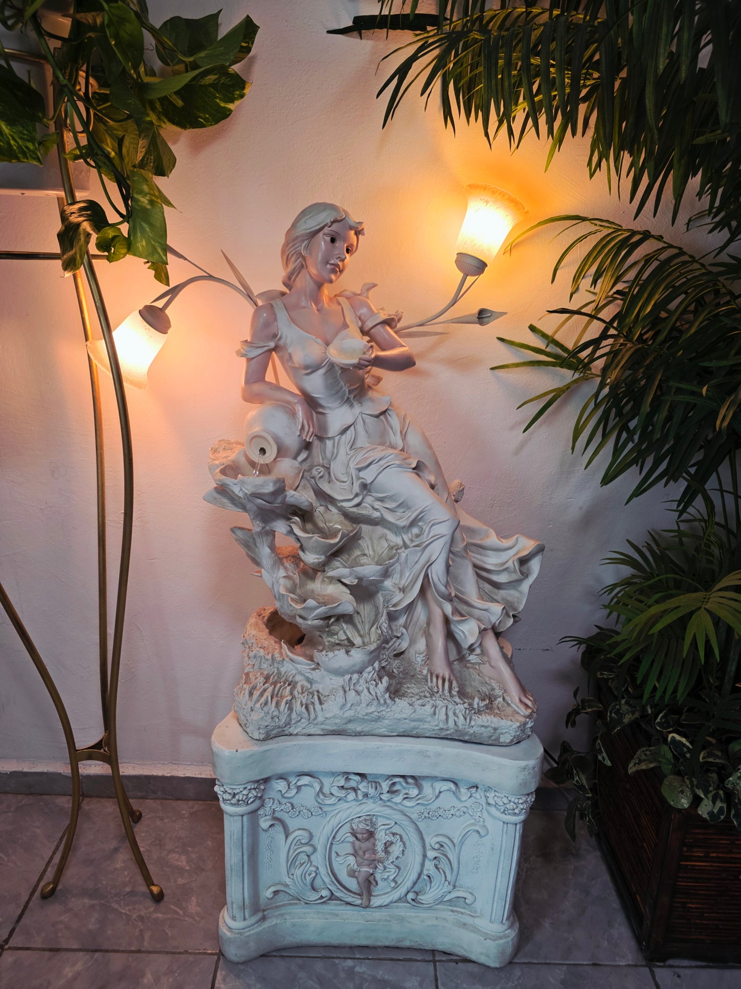 Fuente Escultorica Clasica con Figura Decorativa🕊️🎨✨