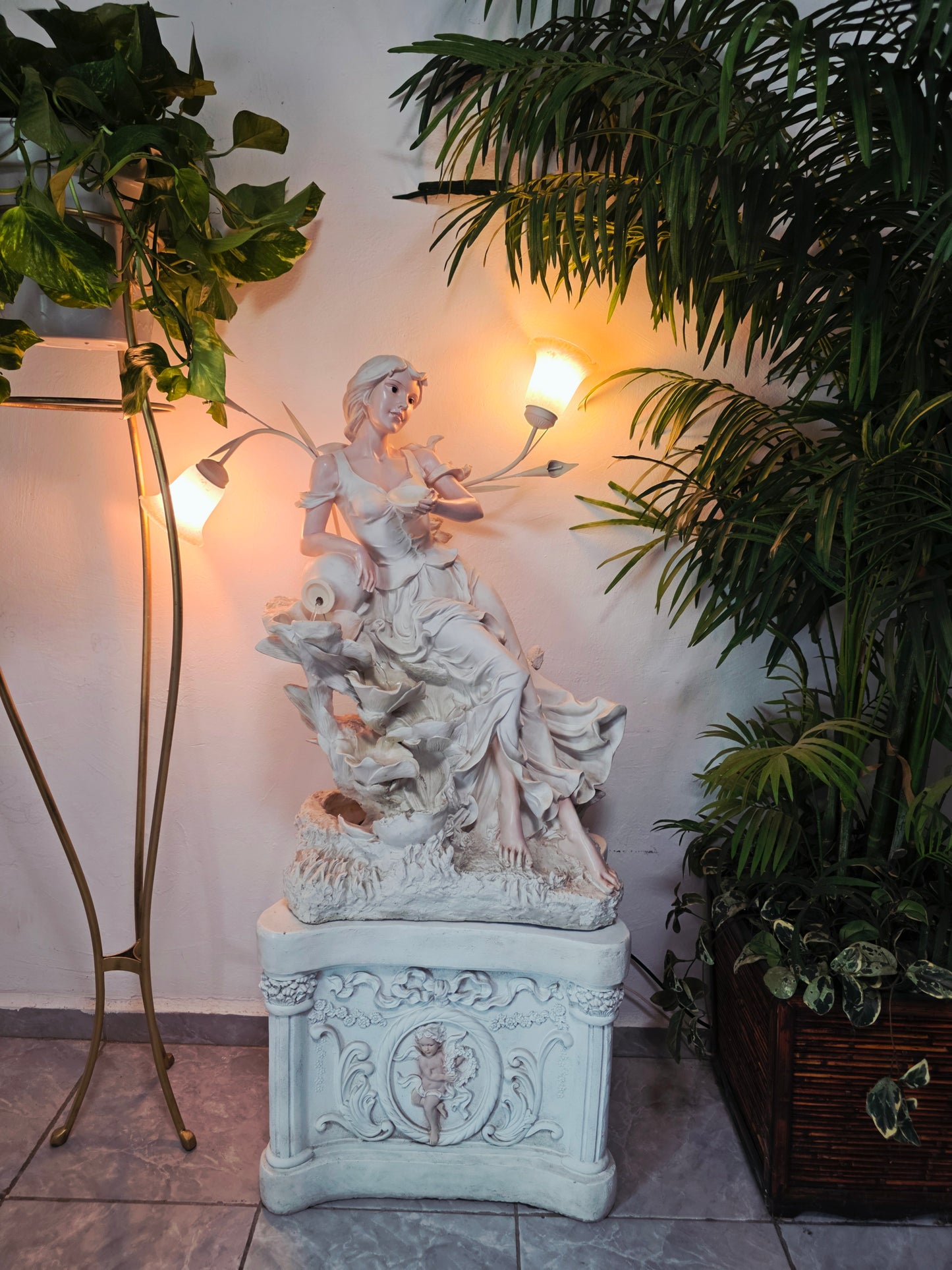 Fuente Escultorica Clasica con Figura Decorativa🕊️🎨✨