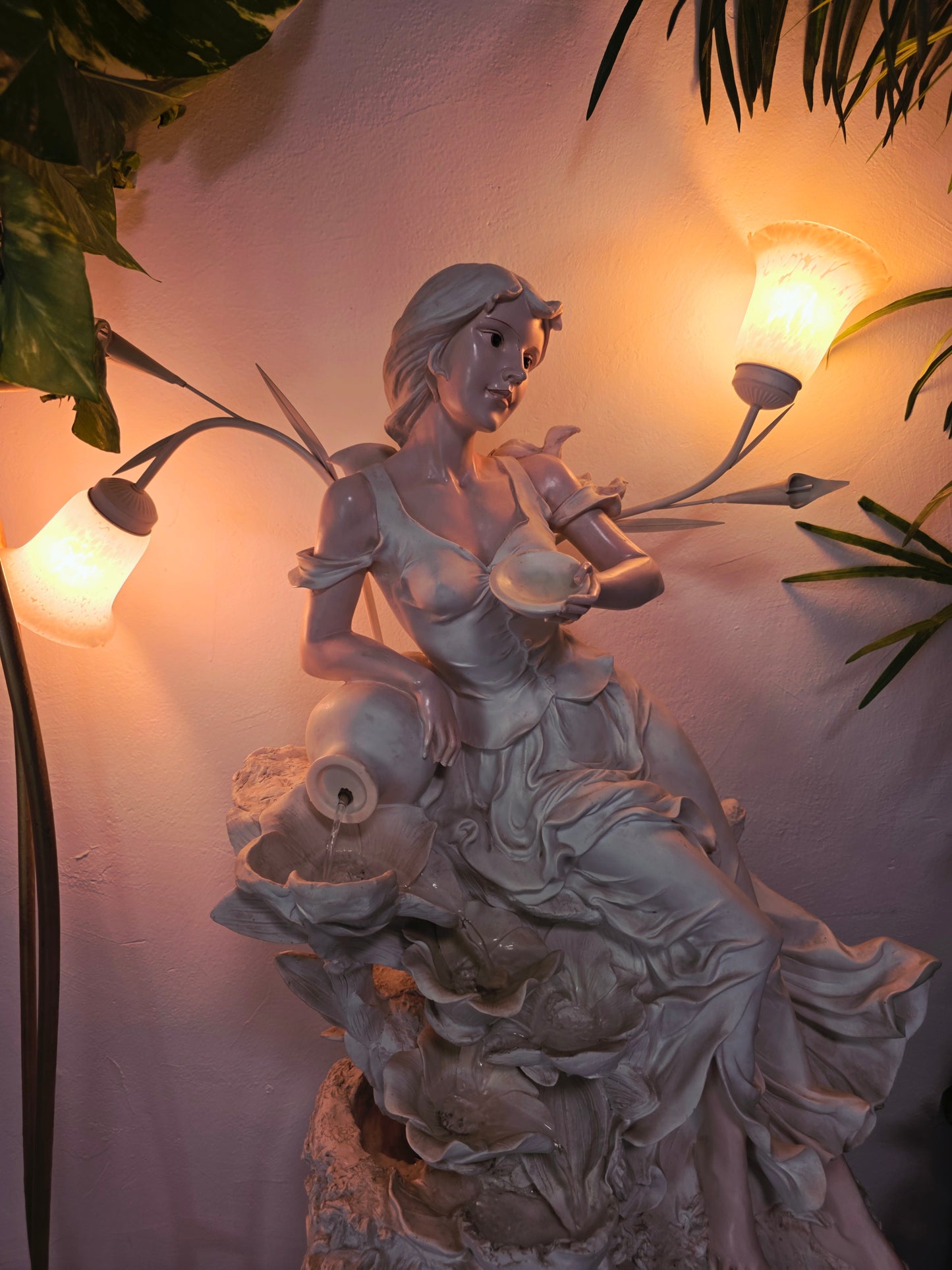 Fuente Escultorica Clasica con Figura Decorativa🕊️🎨✨