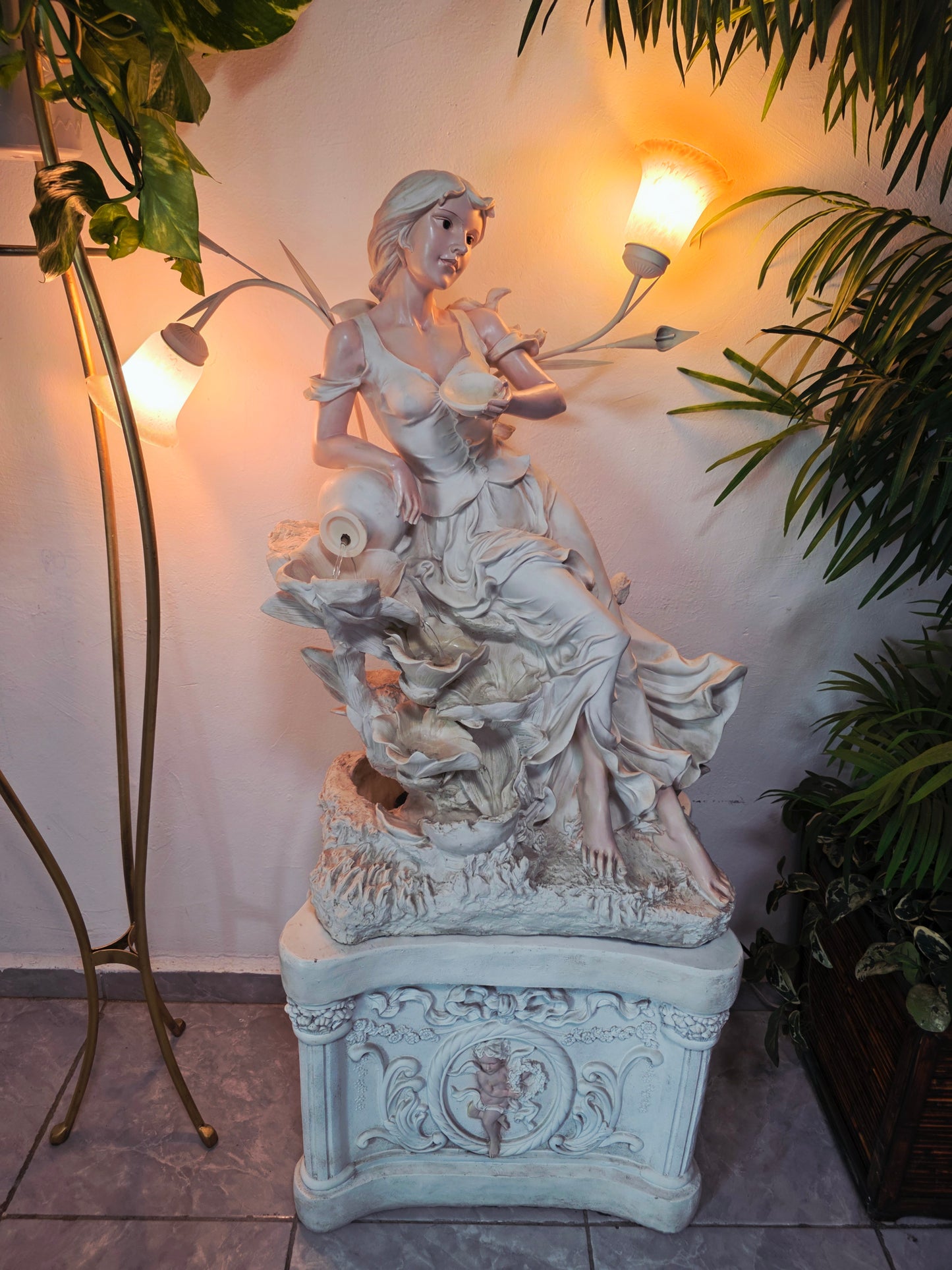 Fuente Escultorica Clasica con Figura Decorativa🕊️🎨✨