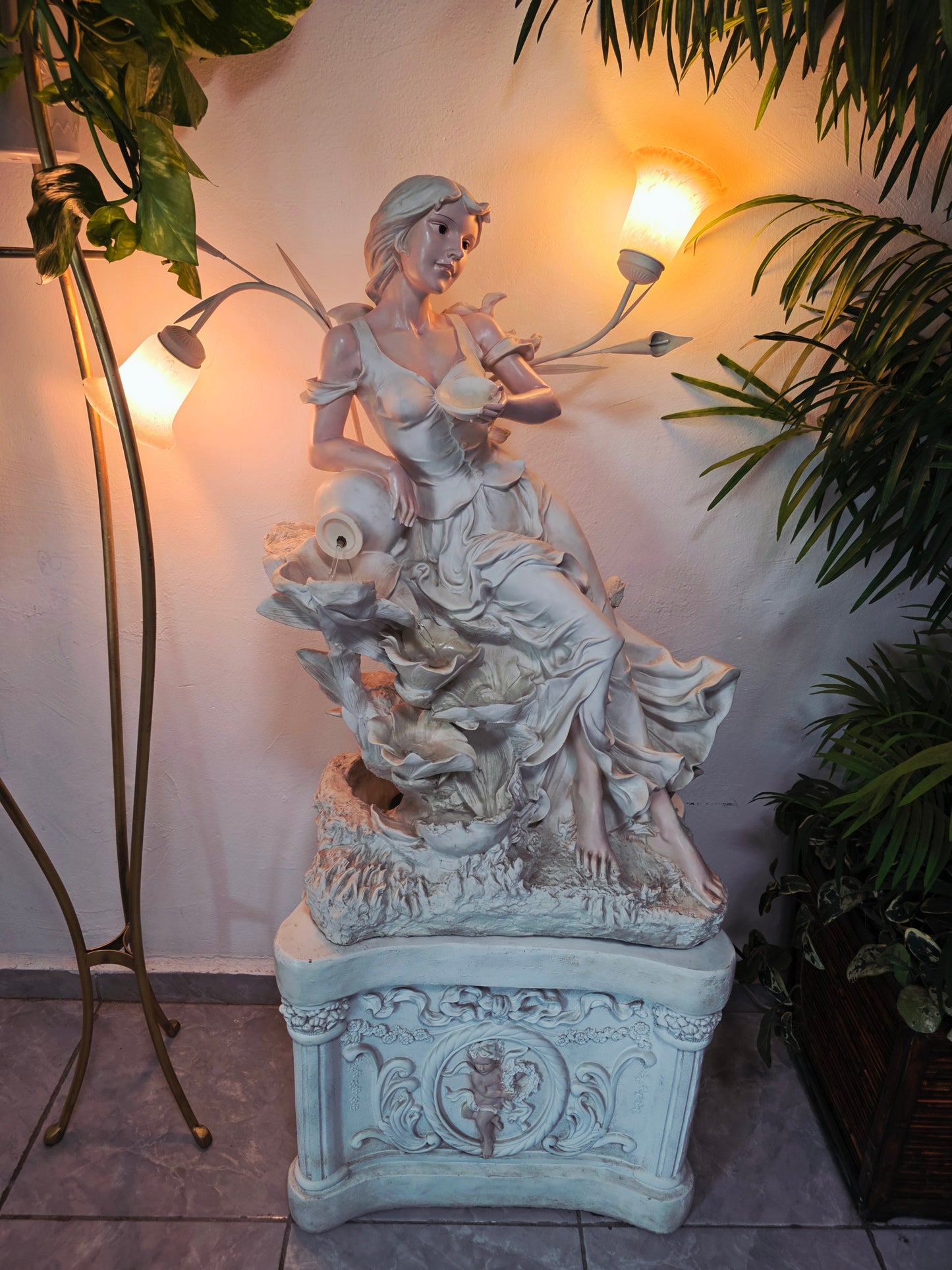 Fuente Escultorica Clasica con Figura Decorativa🕊️🎨✨
