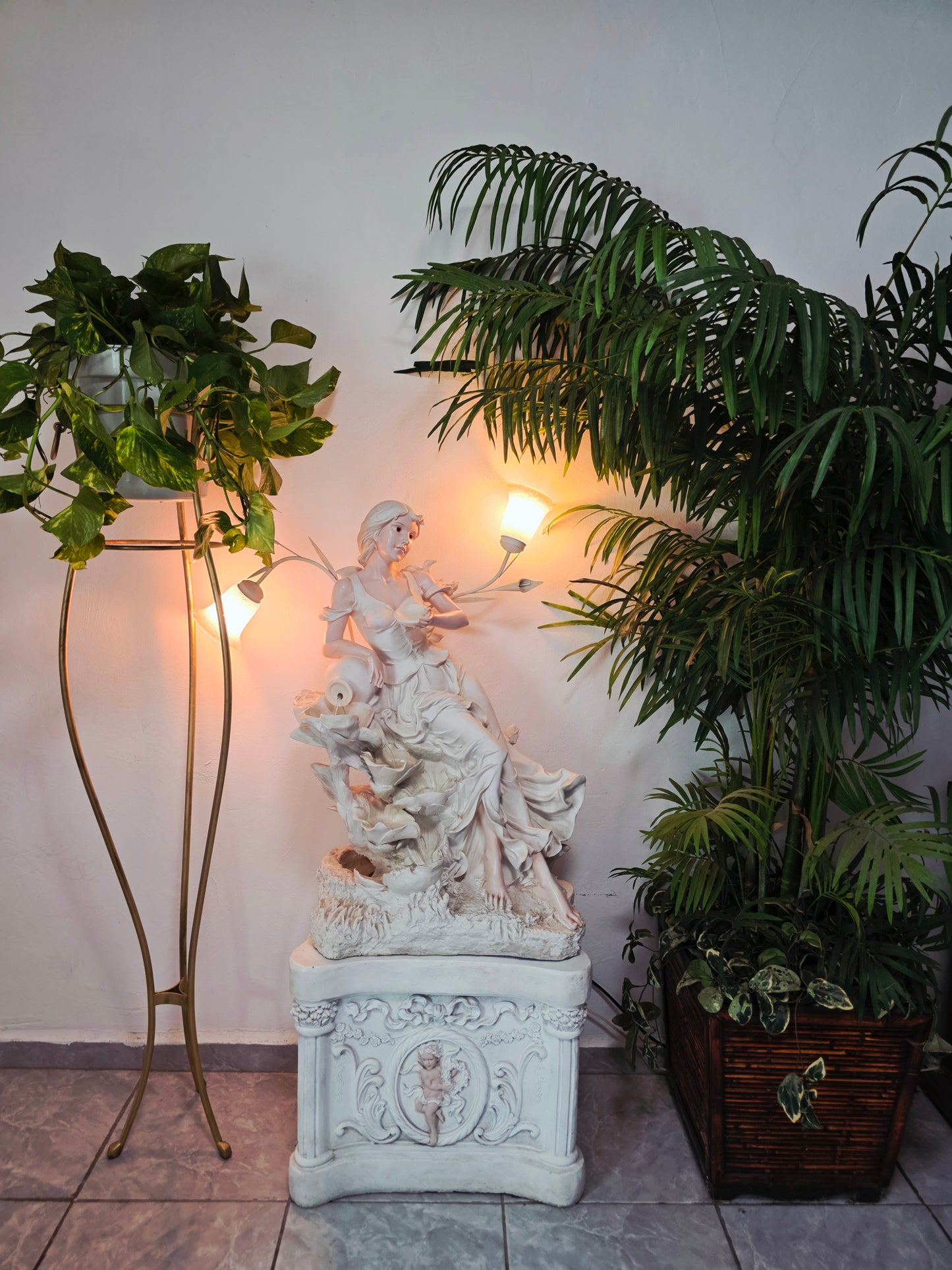 Fuente Escultorica Clasica con Figura Decorativa🕊️🎨✨
