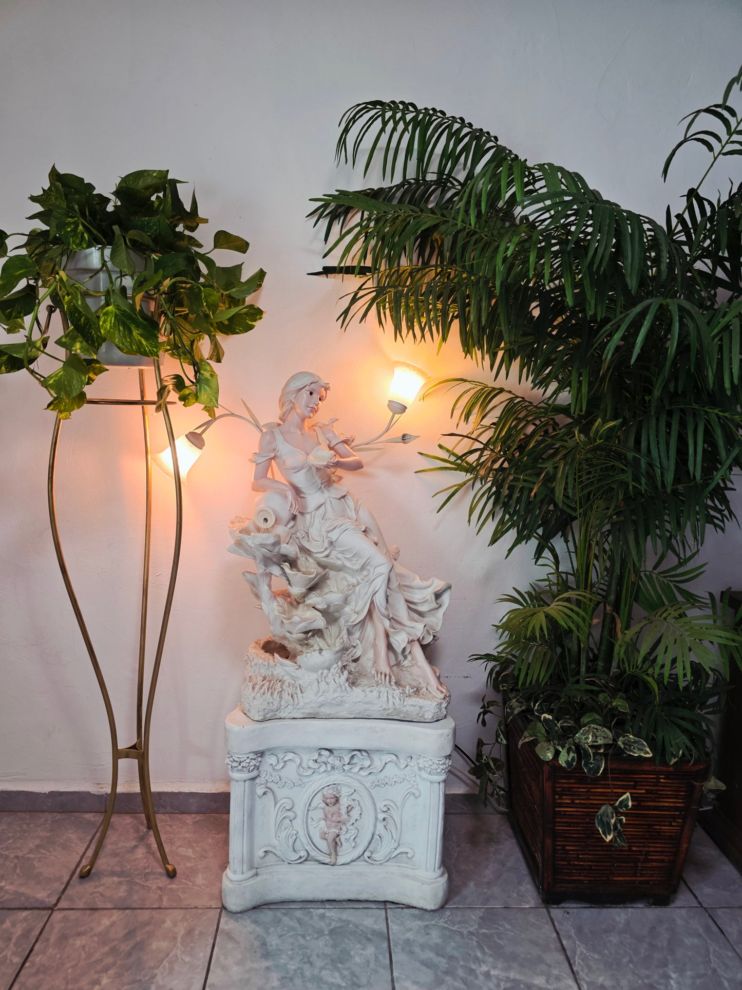 Fuente Escultorica Clasica con Figura Decorativa🕊️🎨✨