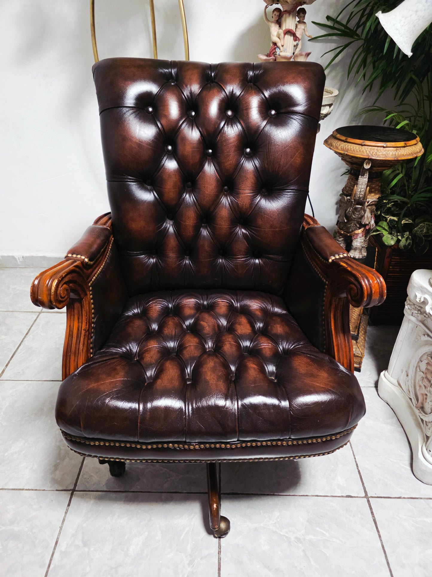 Silla Ejecutiva Chesterfield en Cuero Autentico – Elaborada por Coaster Furniture 🪑🏛️🪶