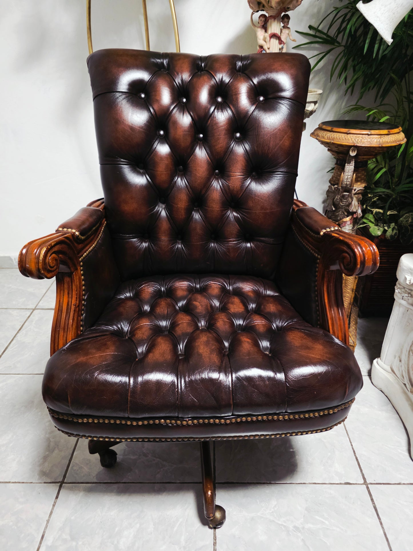 Silla Ejecutiva Chesterfield en Cuero Autentico – Elaborada por Coaster Furniture 🪑🏛️🪶