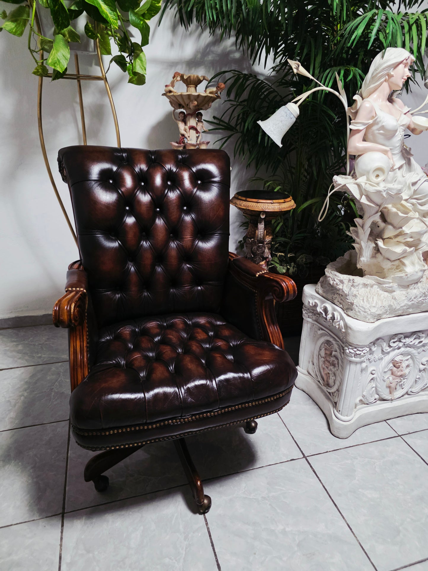 Silla Ejecutiva Chesterfield en Cuero Autentico – Elaborada por Coaster Furniture 🪑🏛️🪶