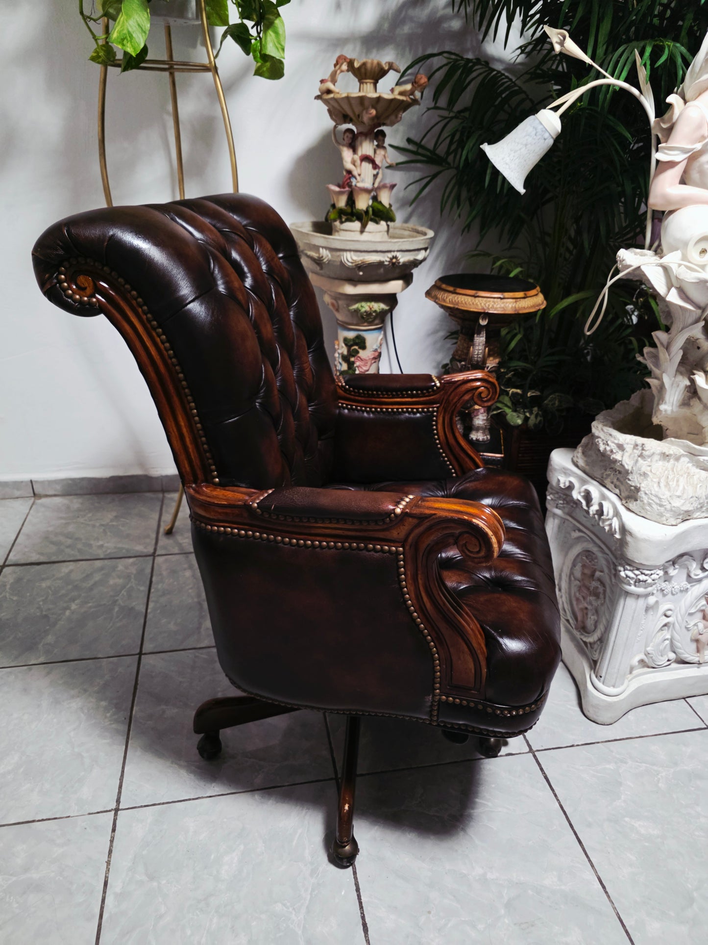 Silla Ejecutiva Chesterfield en Cuero Autentico – Elaborada por Coaster Furniture 🪑🏛️🪶