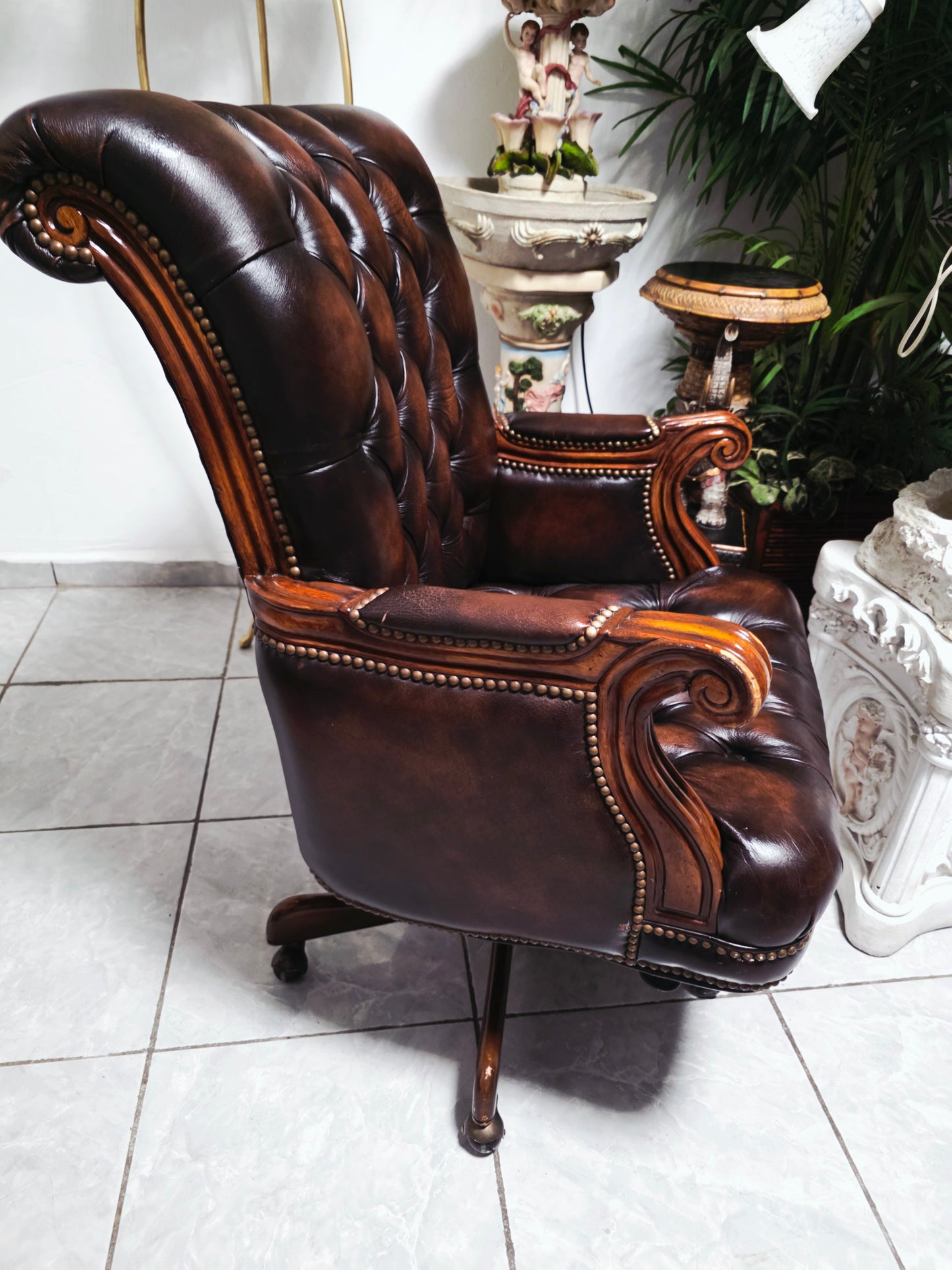 Silla Ejecutiva Chesterfield en Cuero Autentico – Elaborada por Coaster Furniture 🪑🏛️🪶