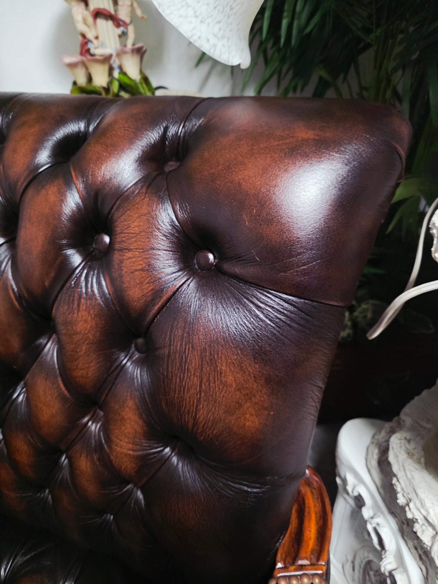 Silla Ejecutiva Chesterfield en Cuero Autentico – Elaborada por Coaster Furniture 🪑🏛️🪶