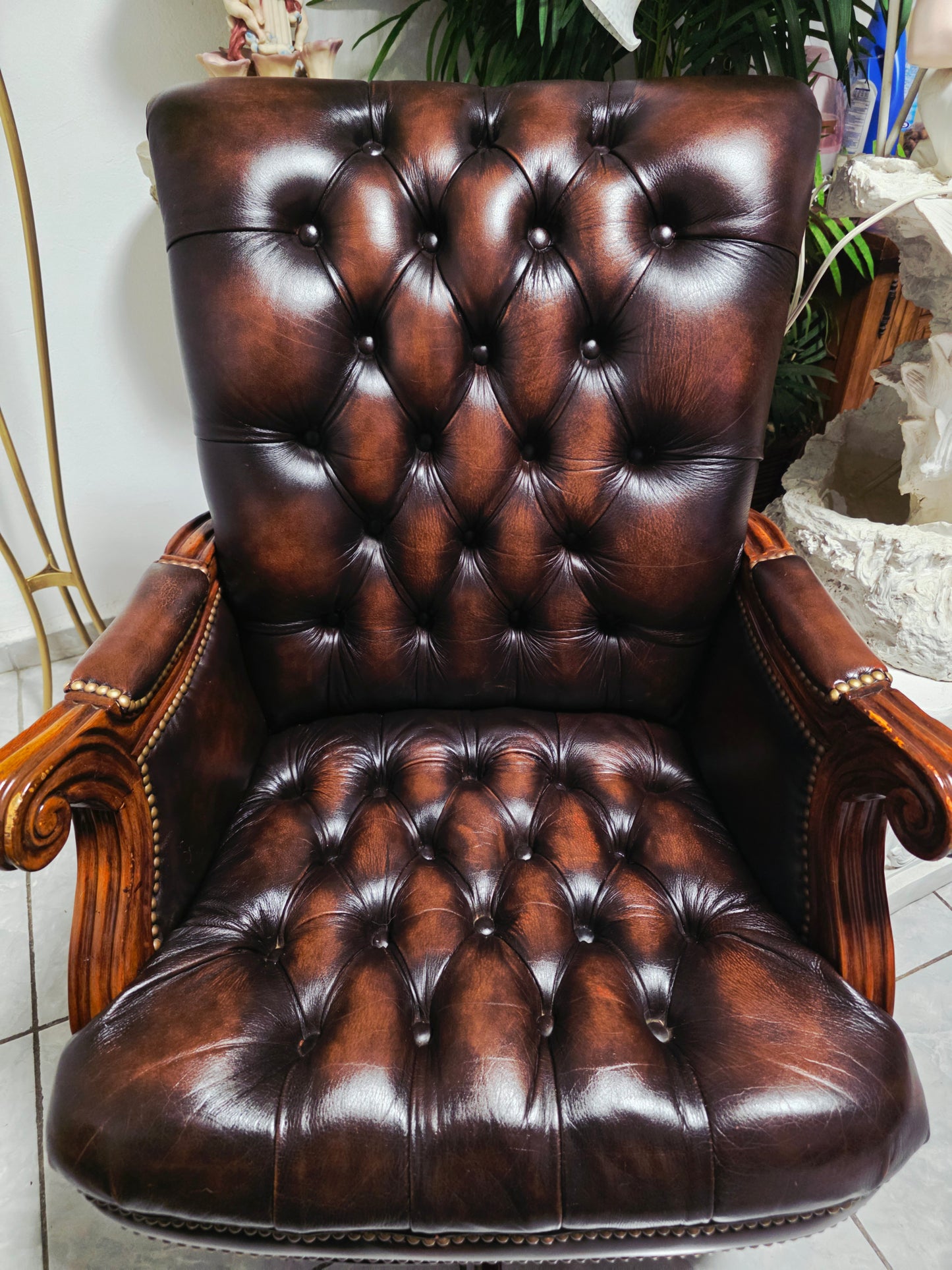 Silla Ejecutiva Chesterfield en Cuero Autentico – Elaborada por Coaster Furniture 🪑🏛️🪶