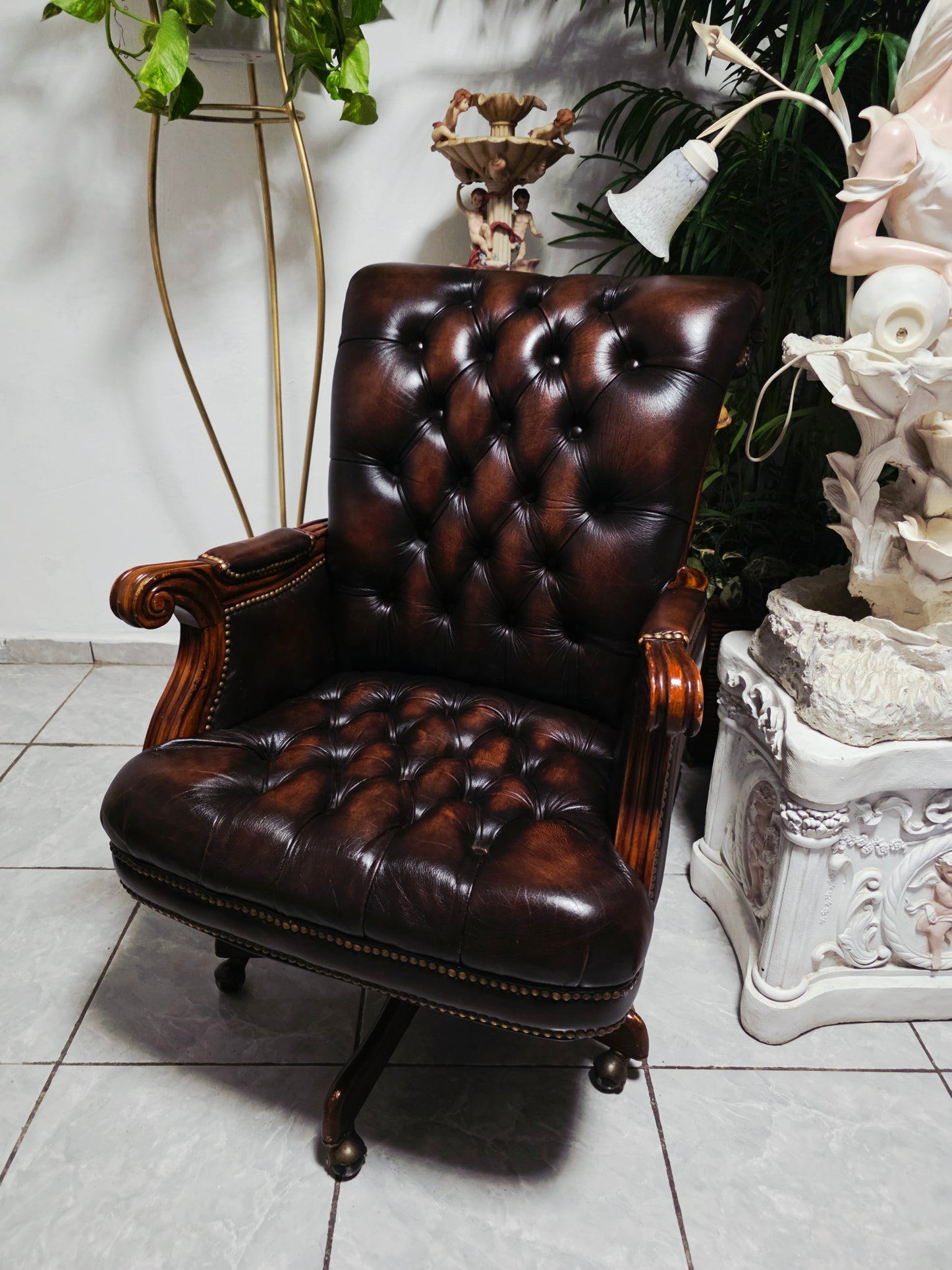 Silla Ejecutiva Chesterfield en Cuero Autentico – Elaborada por Coaster Furniture 🪑🏛️🪶