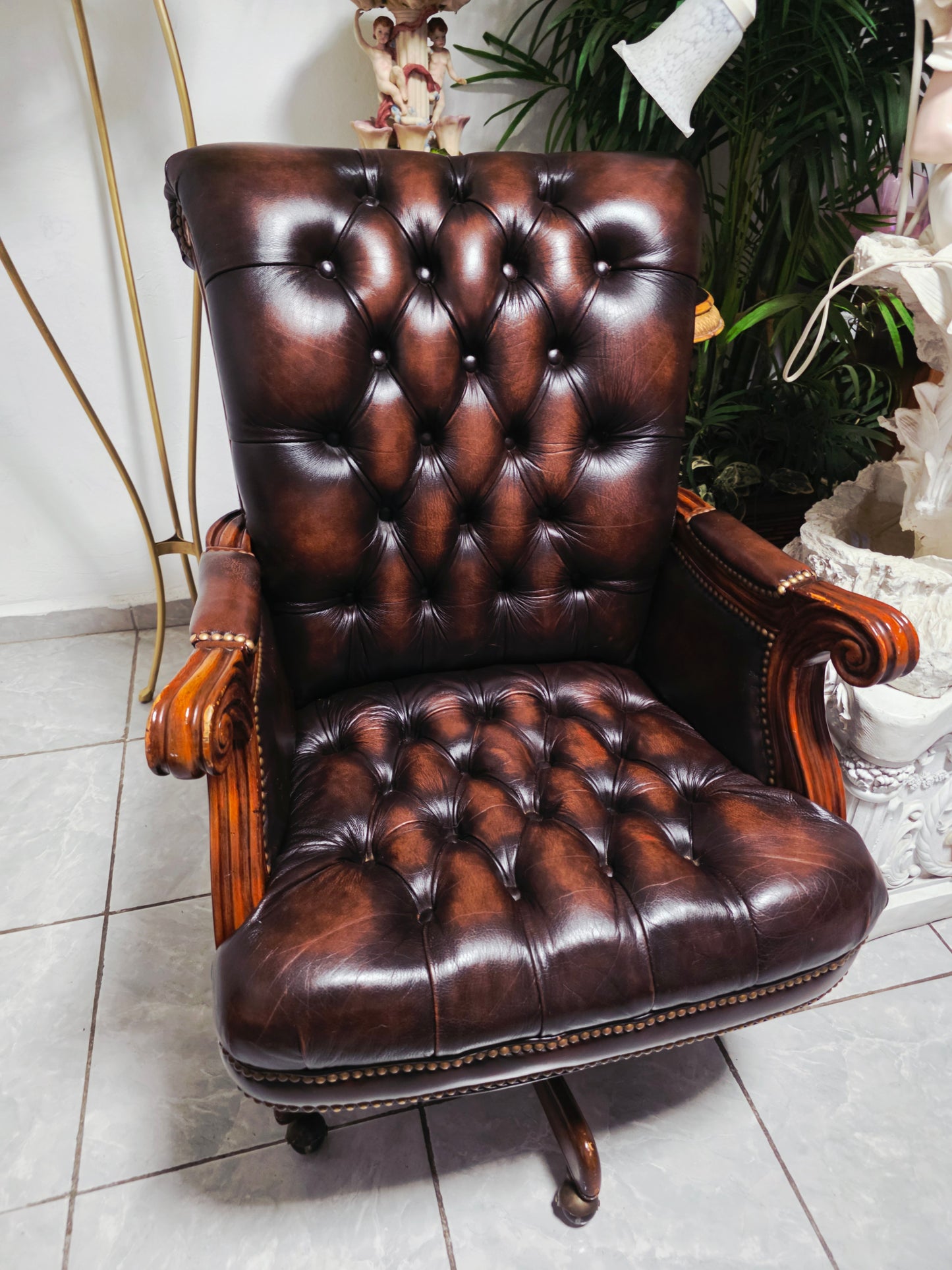 Silla Ejecutiva Chesterfield en Cuero Autentico – Elaborada por Coaster Furniture 🪑🏛️🪶